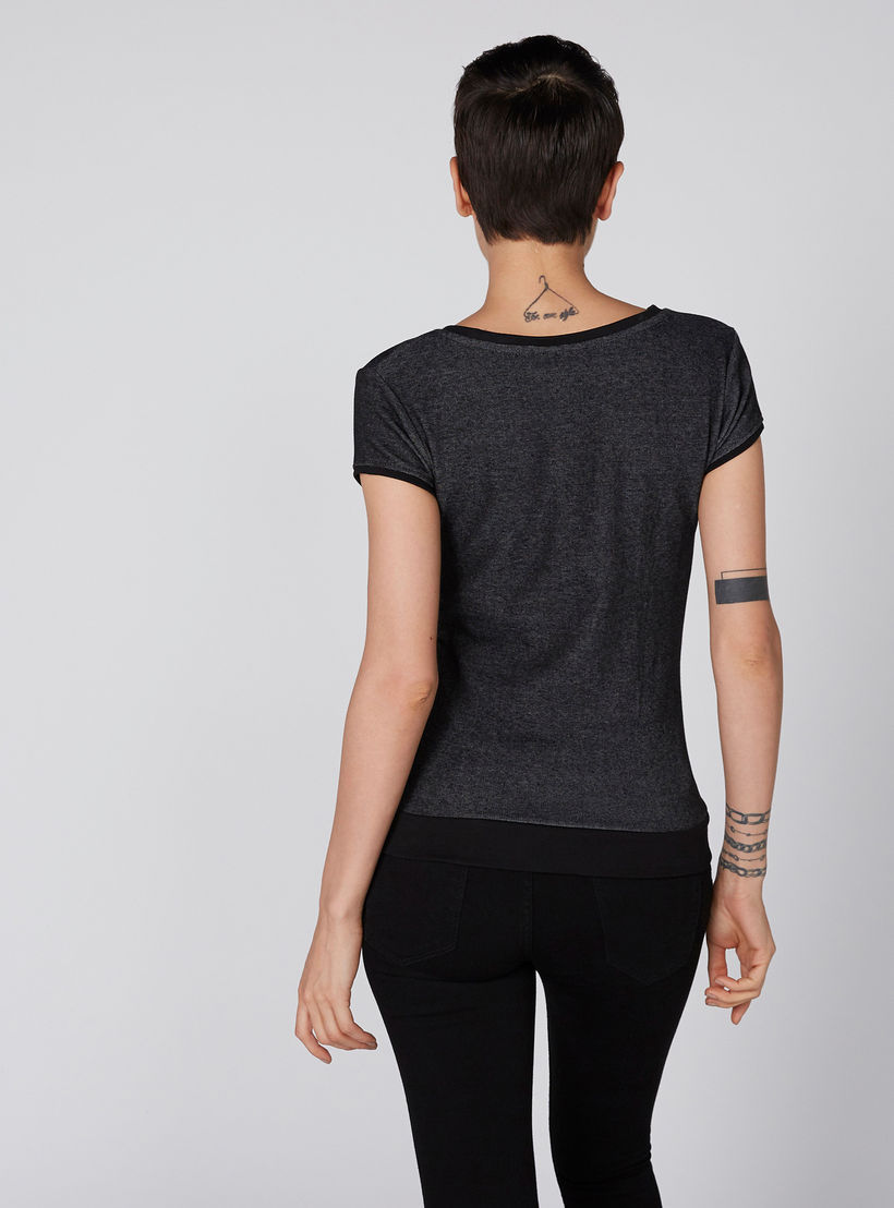 تيشيرت بياقة مستديرة وأكمام قصيرة وطبعات مينيونز-women-clothing-tshirts-image-3