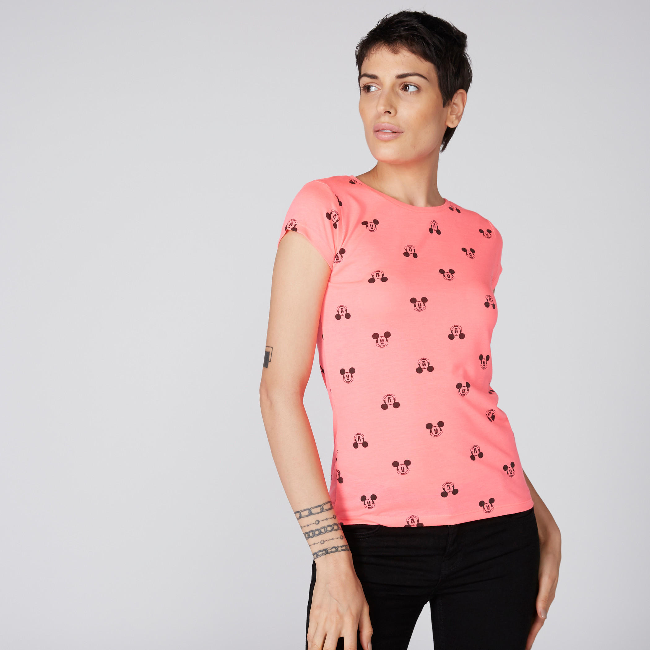 تيشيرت بأكمام كاب وياقة مستديرة وطبعات ميكي ماوس-women-clothing-tshirts-image-1