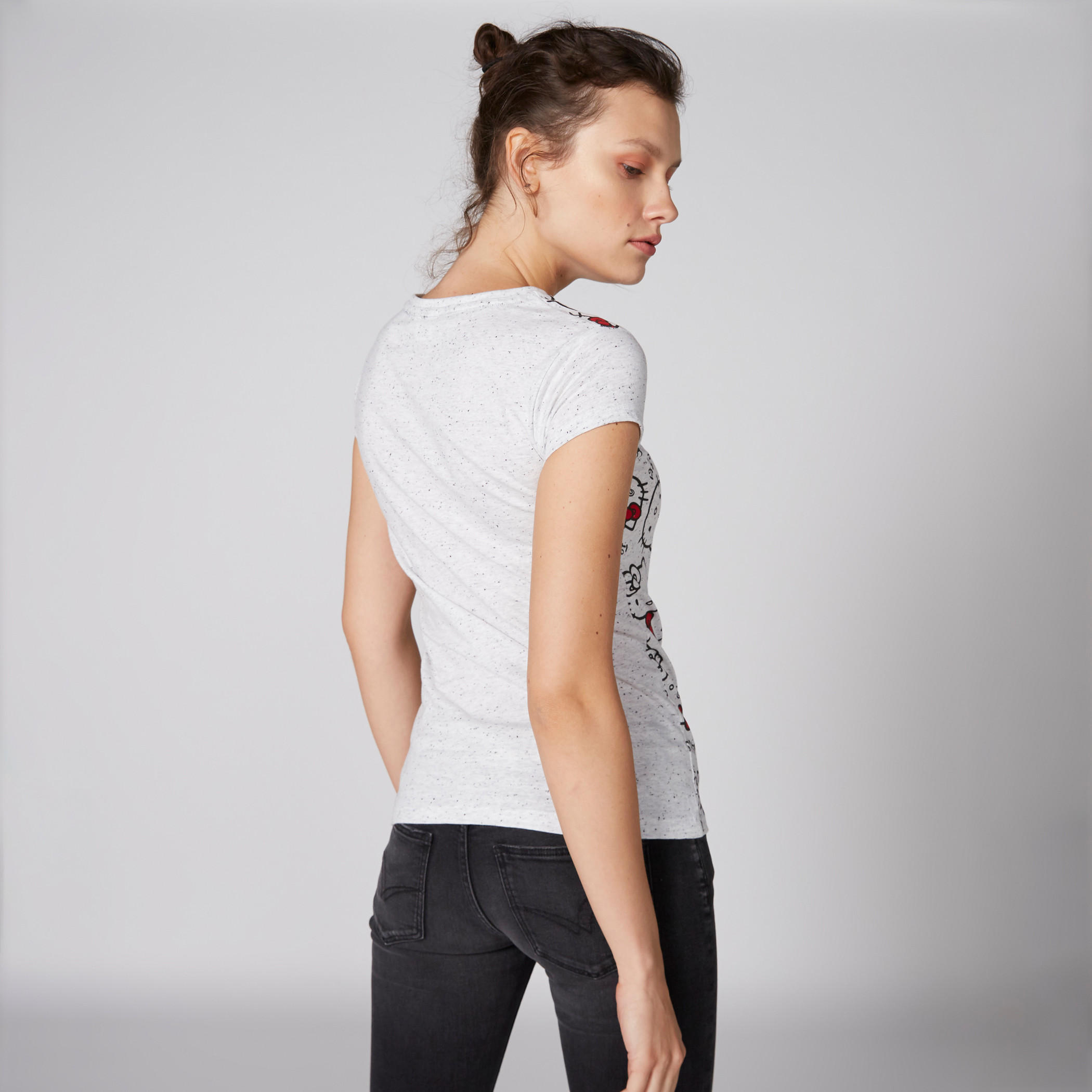 تيشيرت بياقة مستديرة وأكمام كاب بطبعات هاللو كيتي-women-clothing-tshirts-image-2