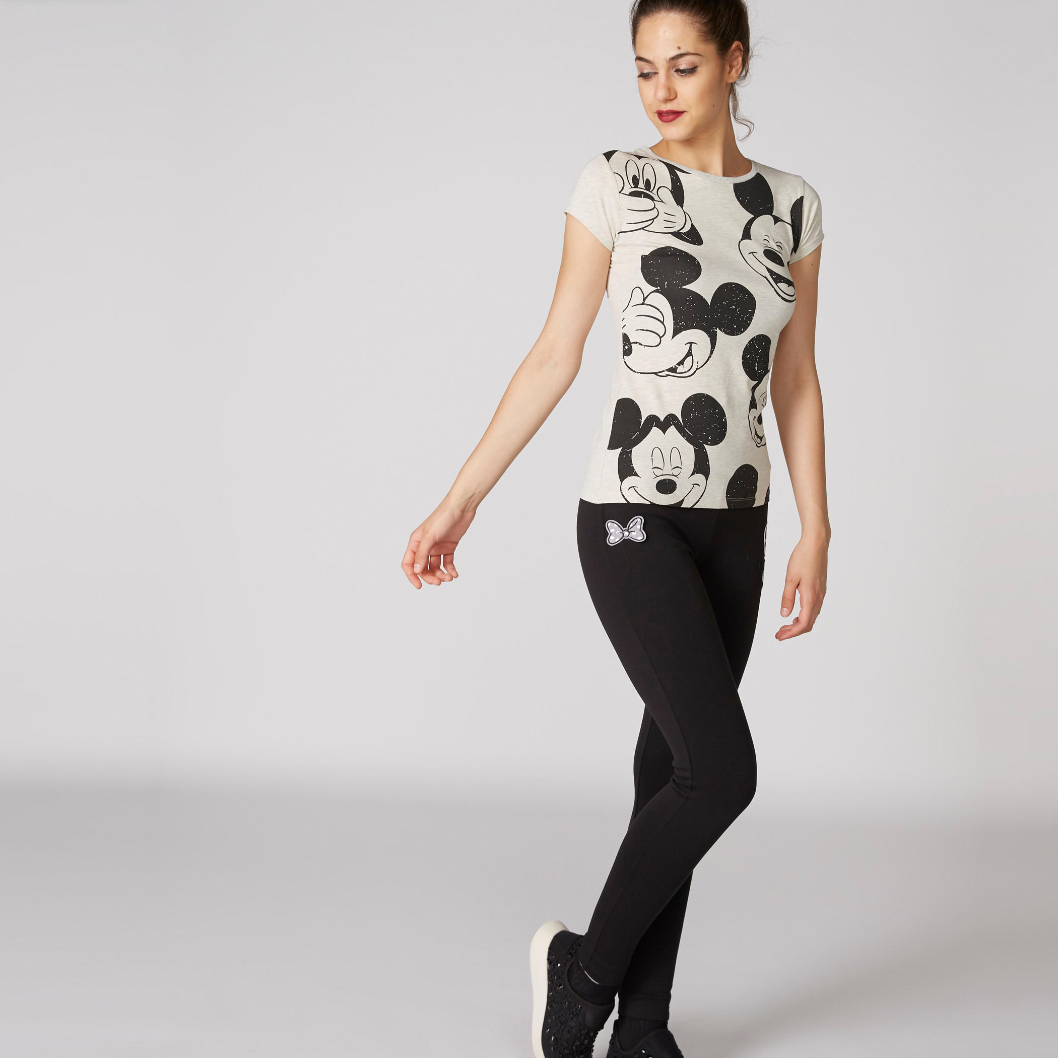 تيشيرت بأكمام كاب وياقة مستديرة بطبعات ميكي ماوس-women-clothing-tshirts-image-1