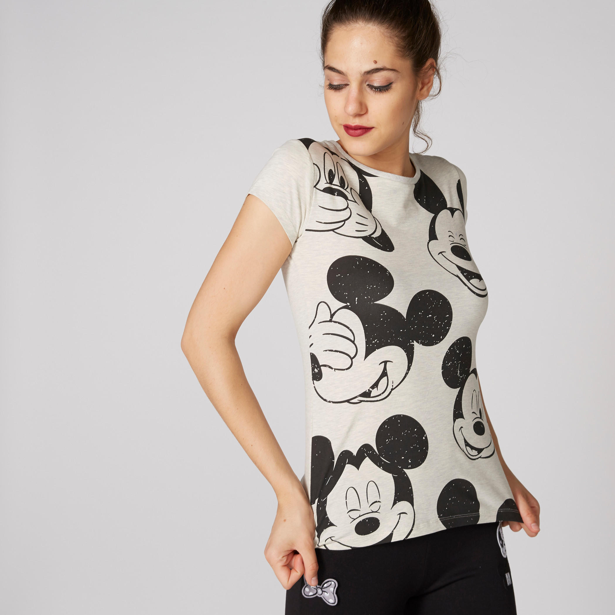 تيشيرت بأكمام كاب وياقة مستديرة بطبعات ميكي ماوس-women-clothing-tshirts-image-3