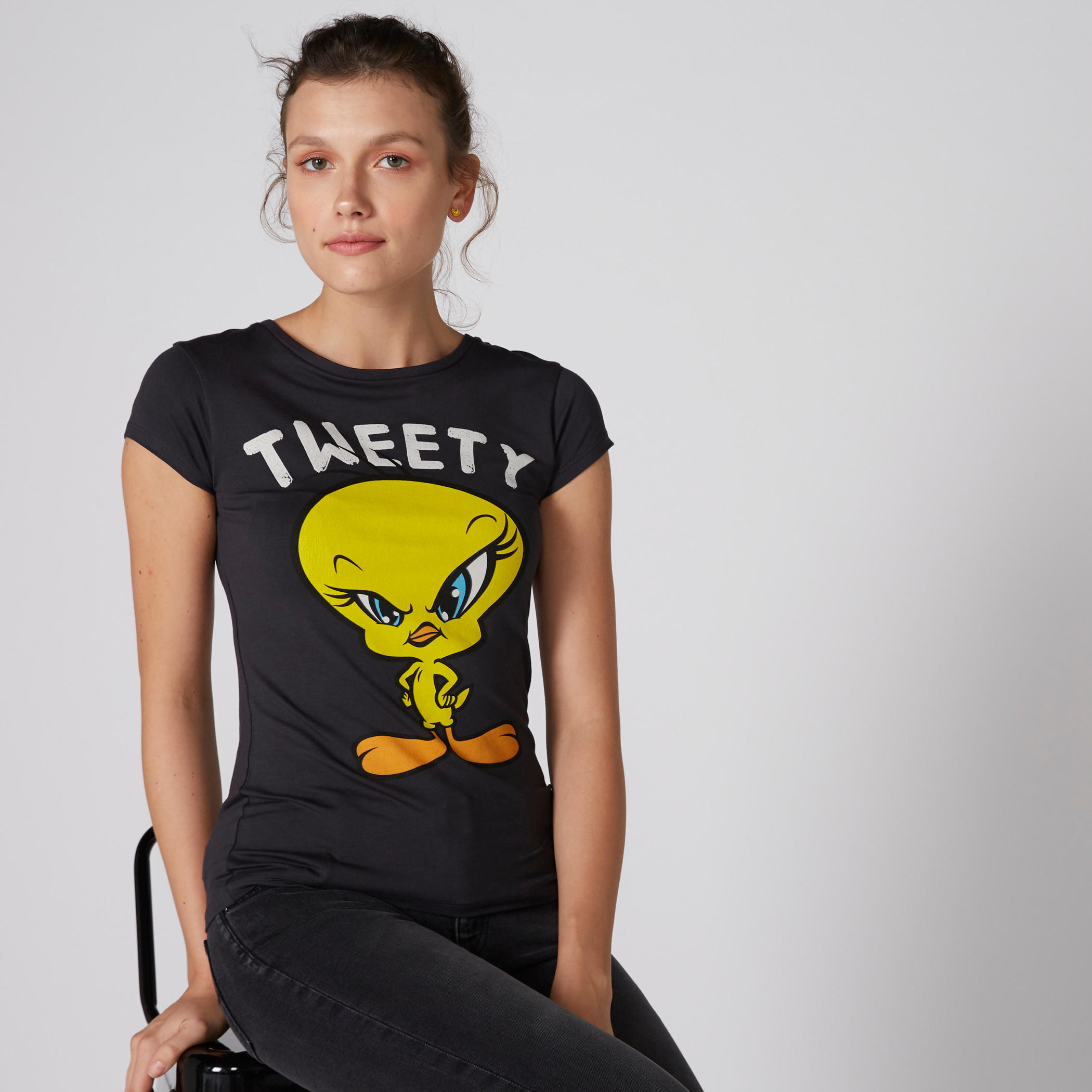تيشيرت بياقة مستديرة وأكمام كاب وطبعات تويتي-women-clothing-tshirts-image-1