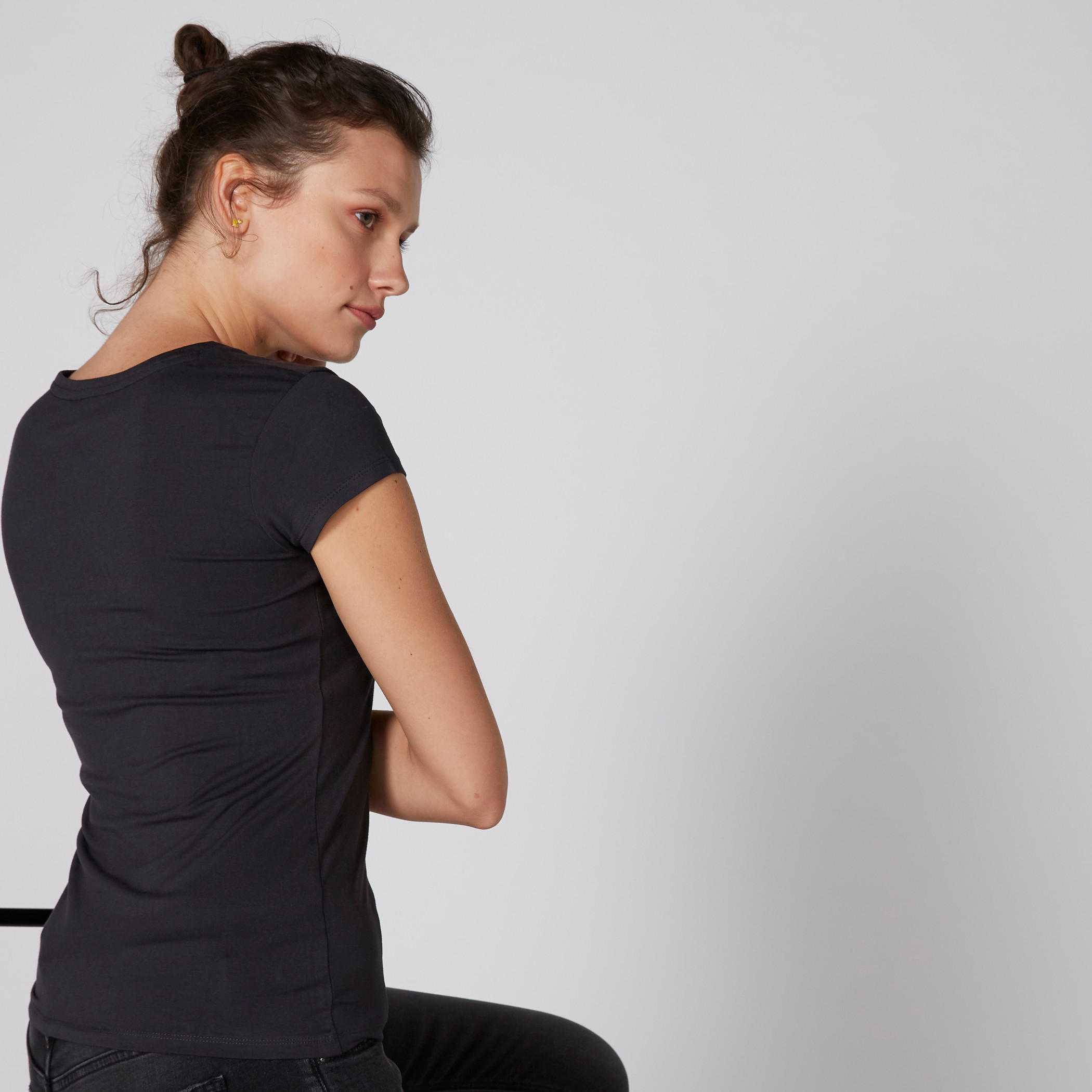 تيشيرت بياقة مستديرة وأكمام كاب وطبعات تويتي-women-clothing-tshirts-image-2
