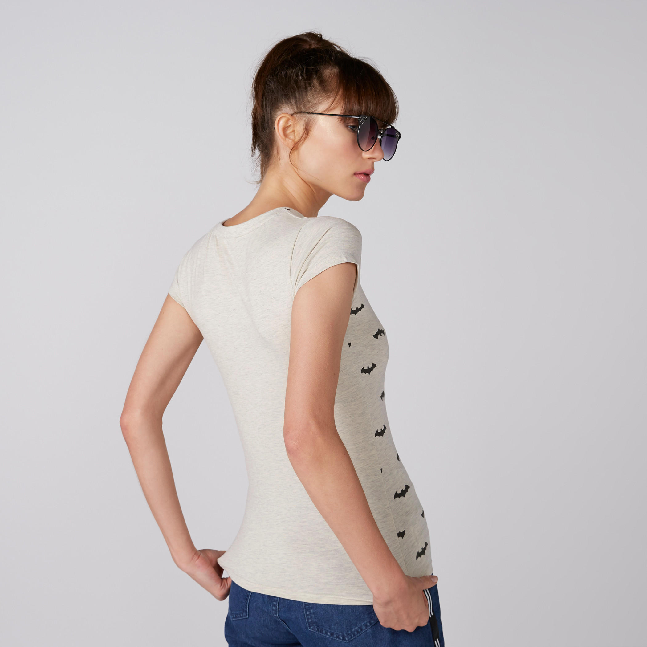 تيشيرت بأكمام كاب وياقة ضيقة وطبعات باتمان-women-clothing-tshirts-image-2