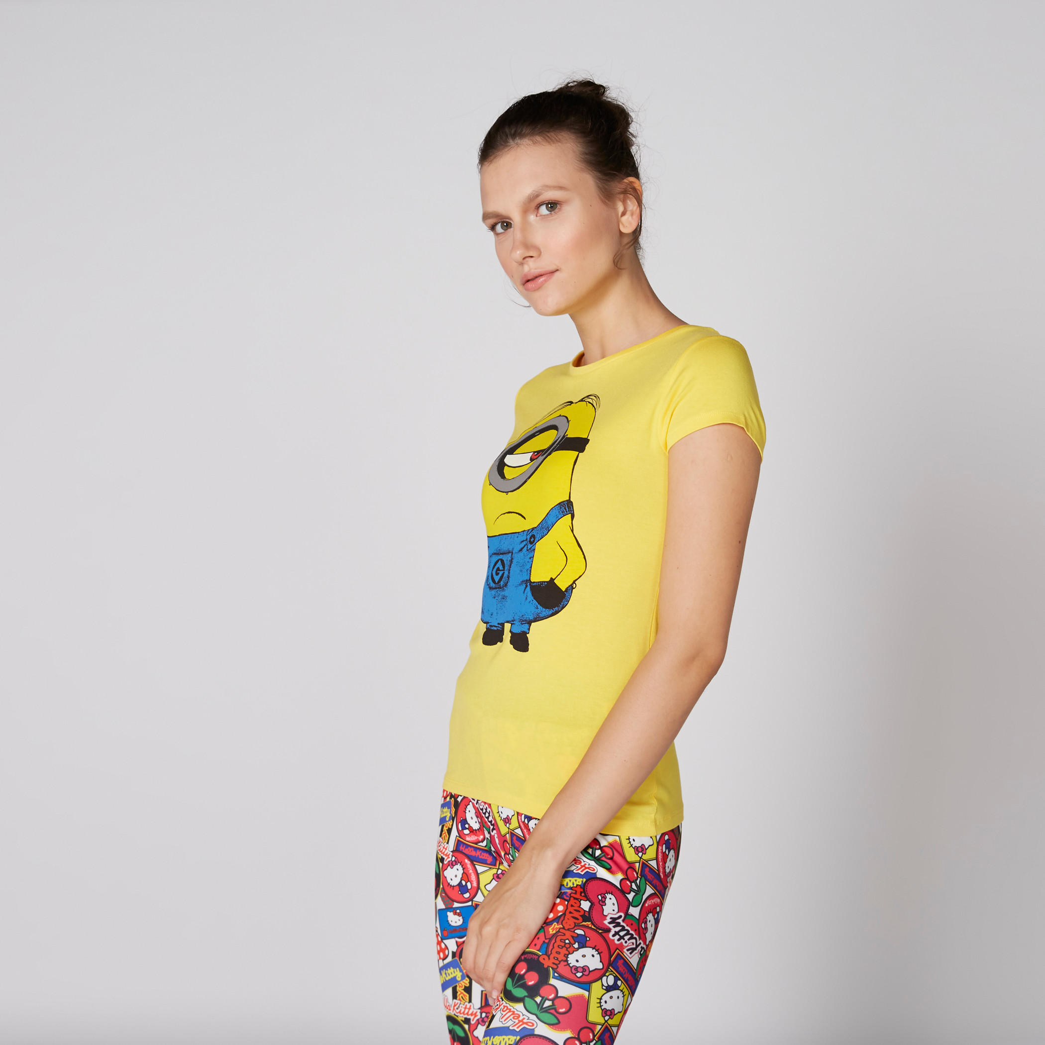 تيشيرت بياقة مستديرة وأكمام كاب وطبعات مينيون-women-clothing-tshirts-image-1