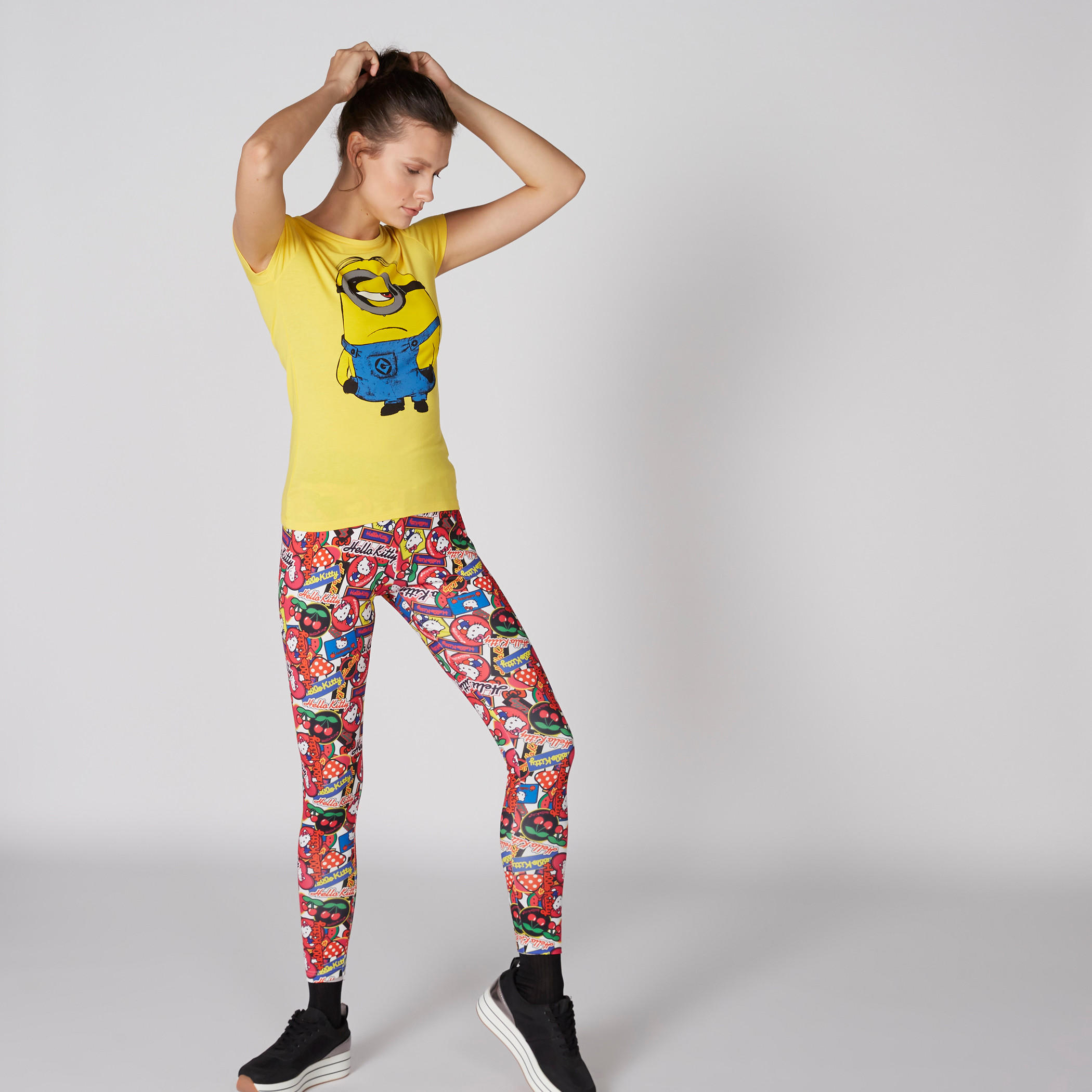 تيشيرت بياقة مستديرة وأكمام كاب وطبعات مينيون-women-clothing-tshirts-image-3