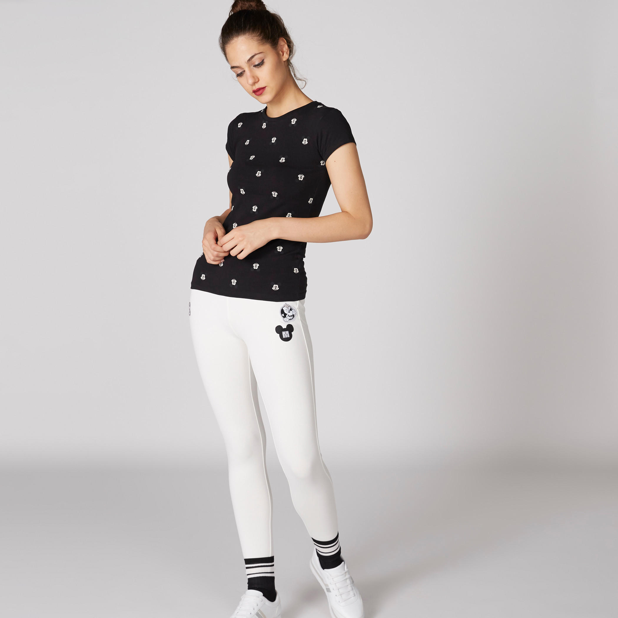 تيشيرت بأكمام كاب وياقة مستديرة بطبعات ميكي ماوس-women-clothing-tshirts-image-3