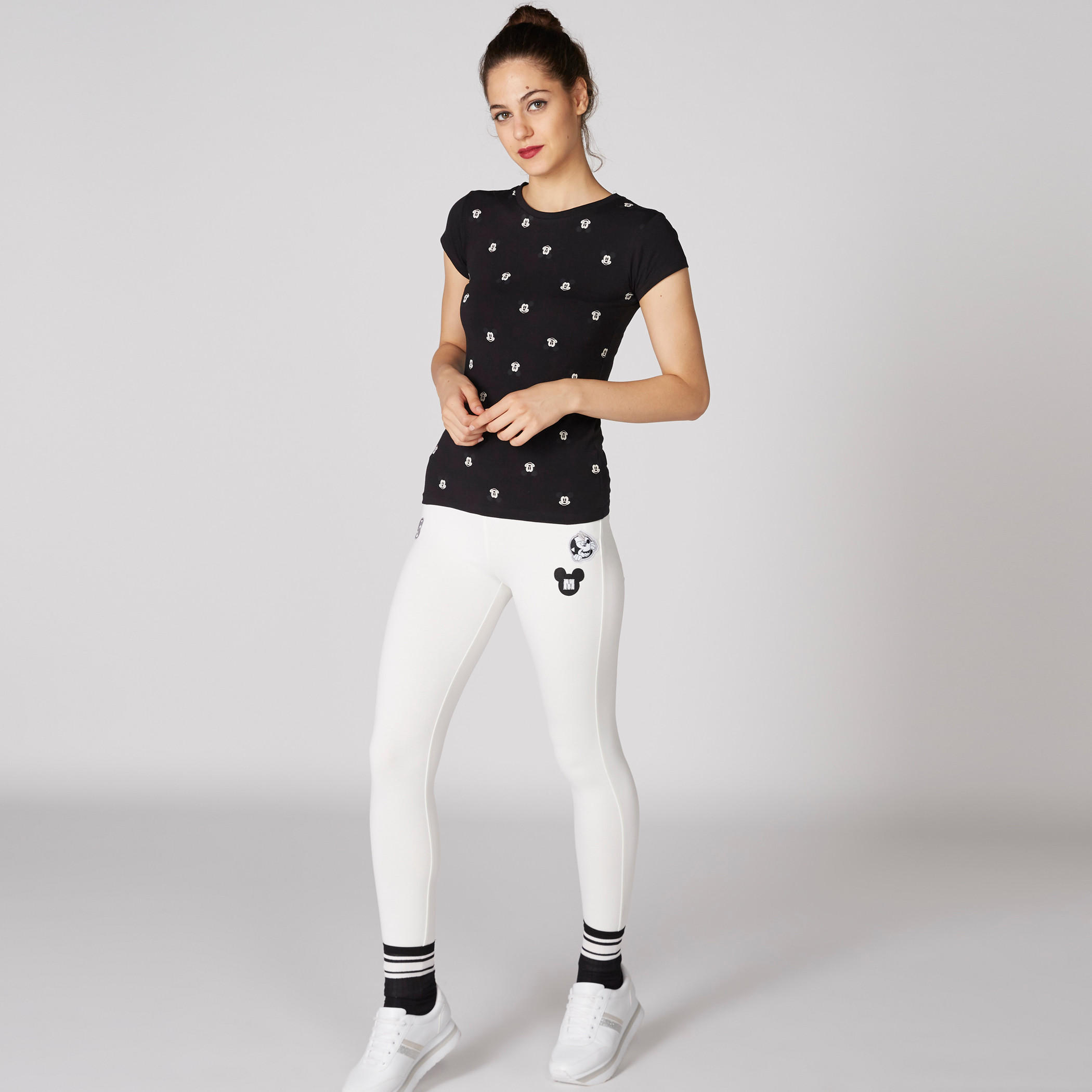 بنطال ليقنز طويل بحزام خصر مطّاطي وطبعات ميكي ماوس-women-clothing-bottoms-leggings-image-1