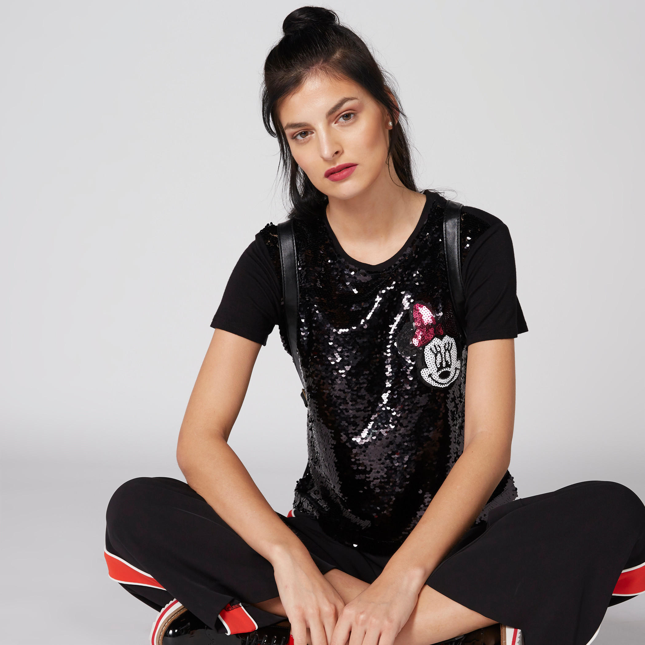 تيشيرت بياقة مستديرة وأكمام قصيرة وتفاصيل ترتر ميني ماوس-women-clothing-tshirts-image-1