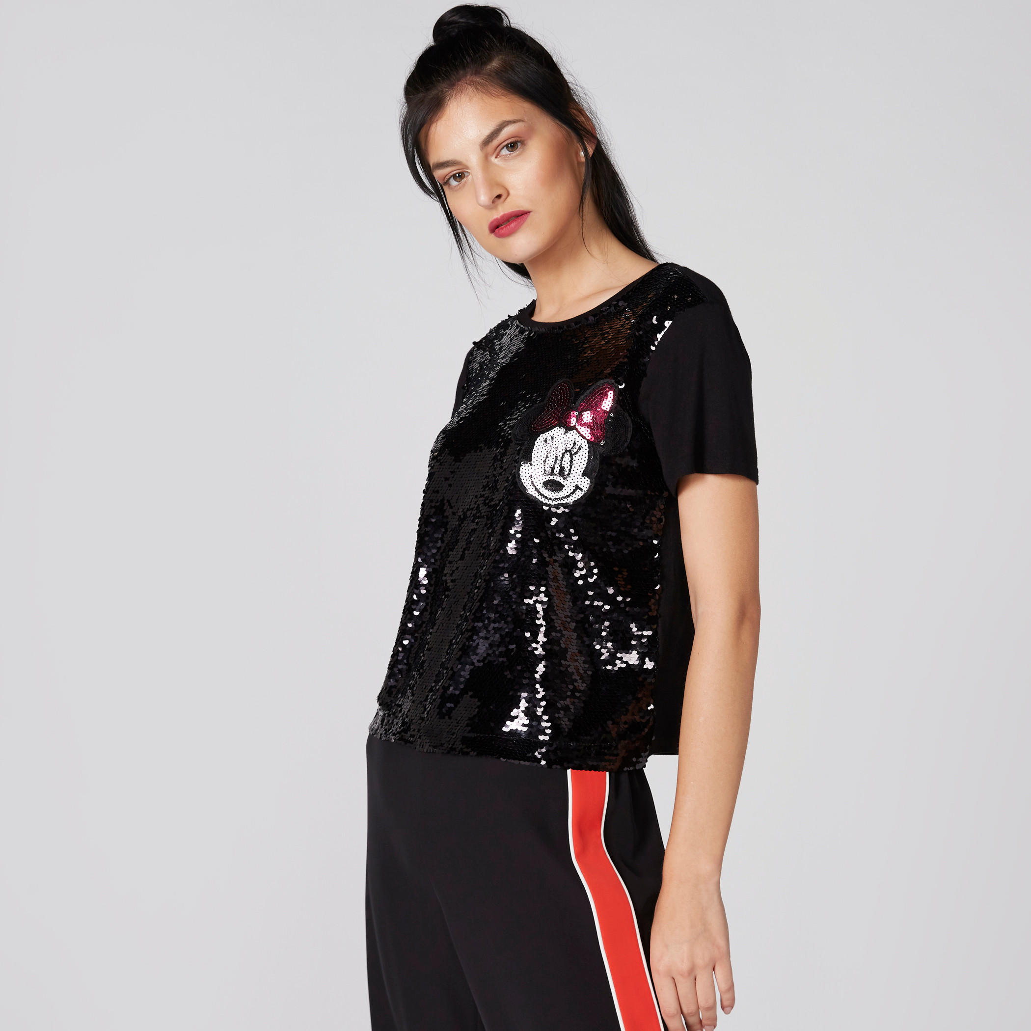 تيشيرت بياقة مستديرة وأكمام قصيرة وتفاصيل ترتر ميني ماوس-women-clothing-tshirts-image-3