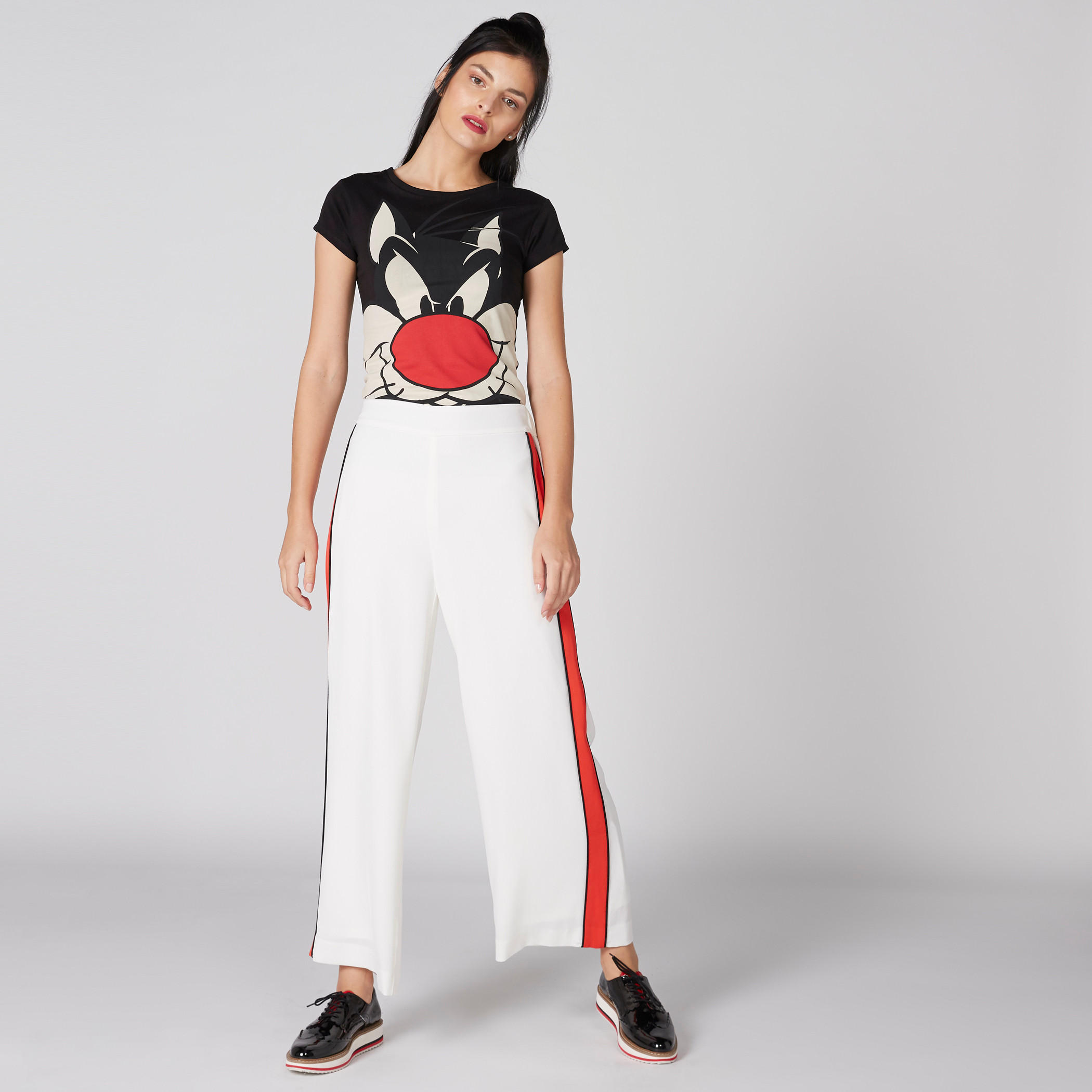 تيشيرت بأكمام كاب وياقة مستديرة وطبعات القط سيلفيستر-women-clothing-tshirts-image-1