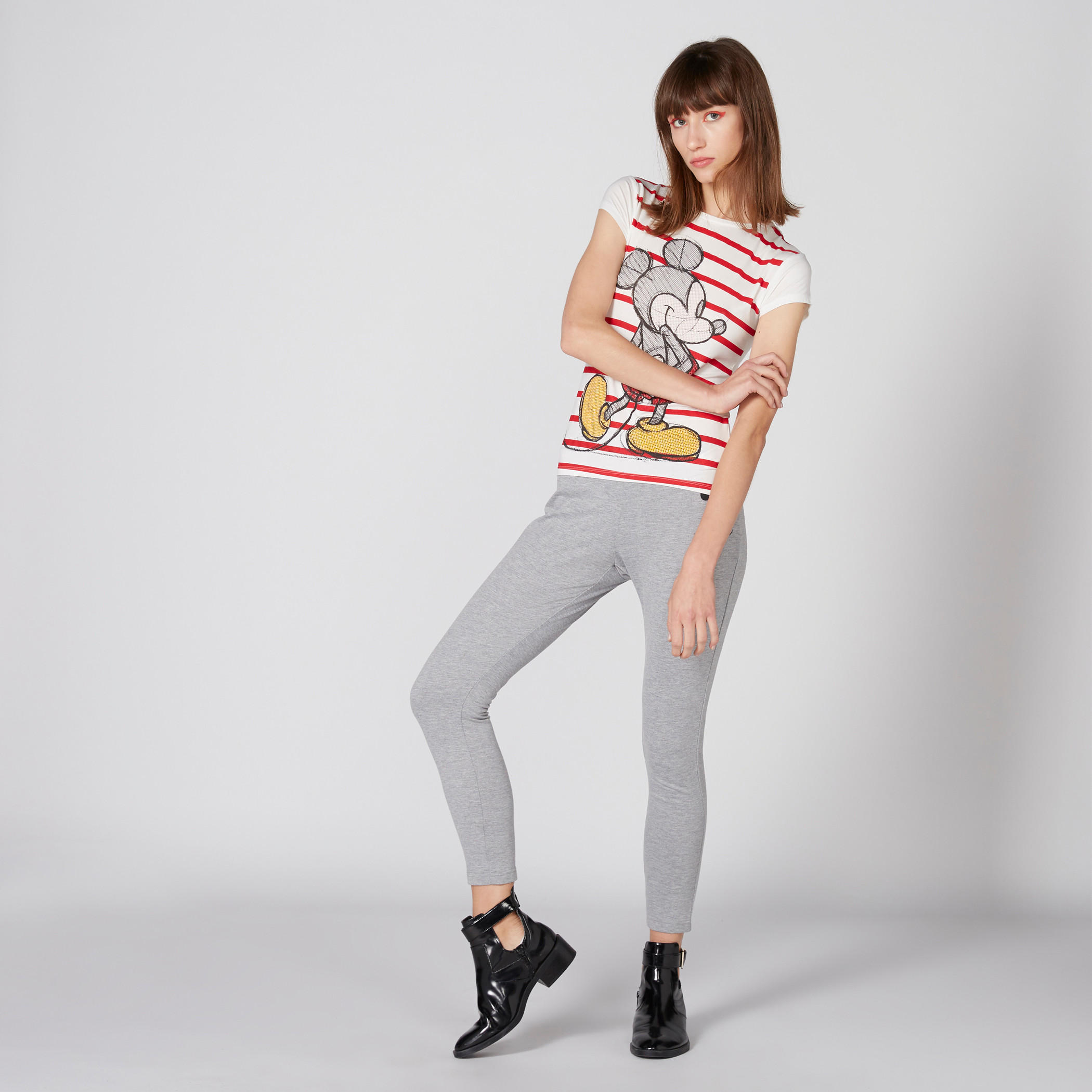 تيشيرت بياقة ضيّقة وأكمام كاب وطبعات ميكي ماوس-women-clothing-tshirts-image-2