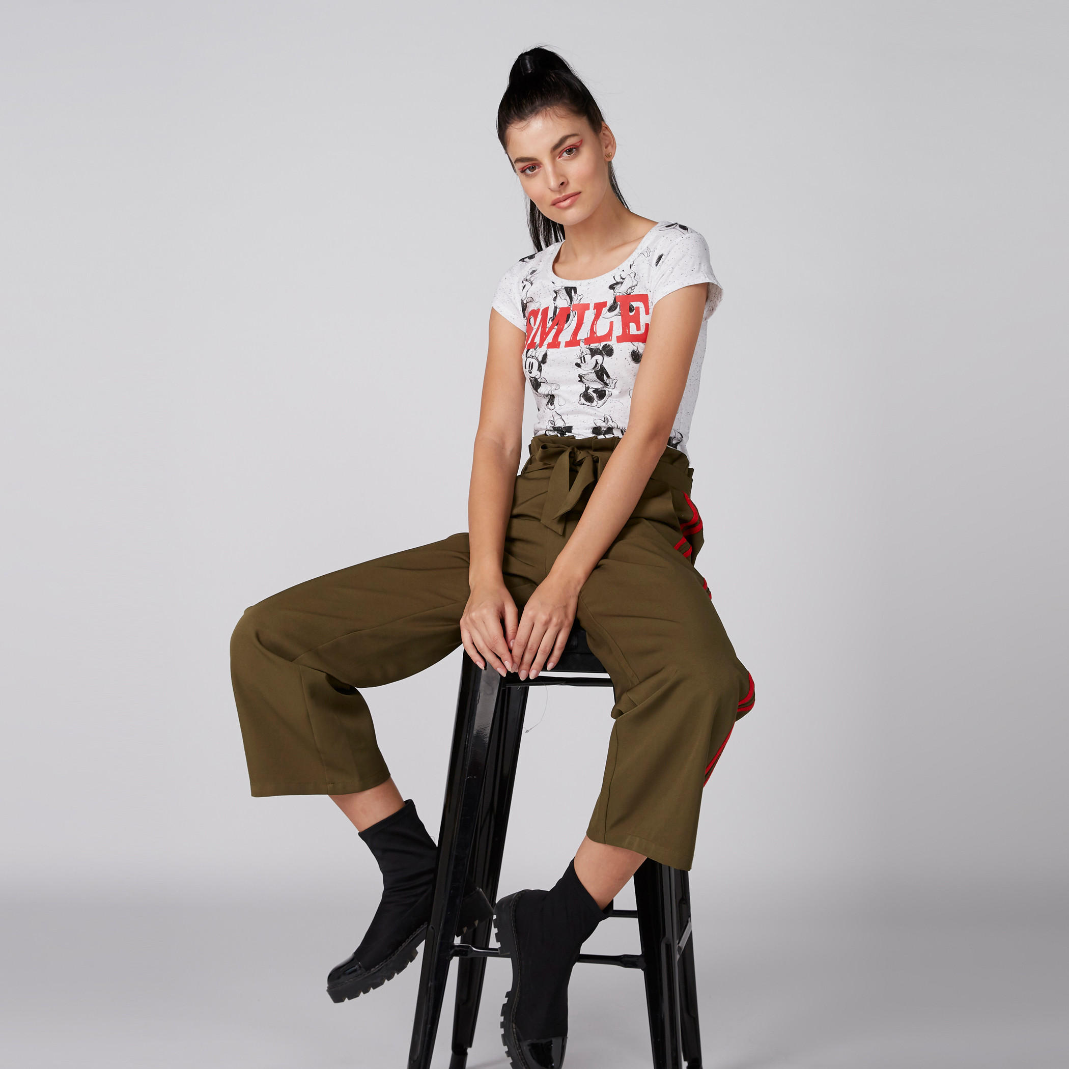 تيشيرت بياقة مستديرة وأكمام كاب وطبعات سمايلي وورلد-women-clothing-tshirts-image-1