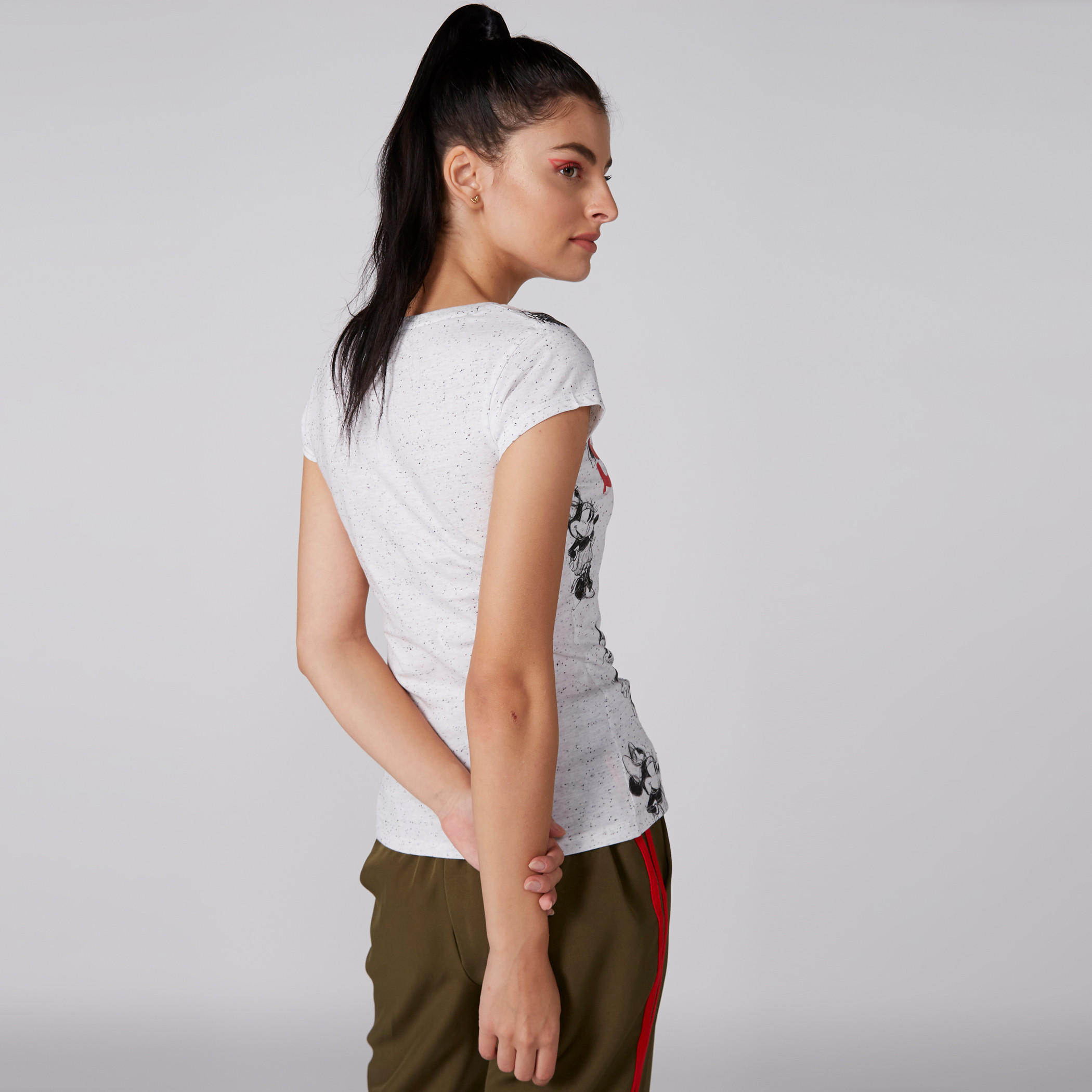 تيشيرت بياقة مستديرة وأكمام كاب وطبعات سمايلي وورلد-women-clothing-tshirts-image-2