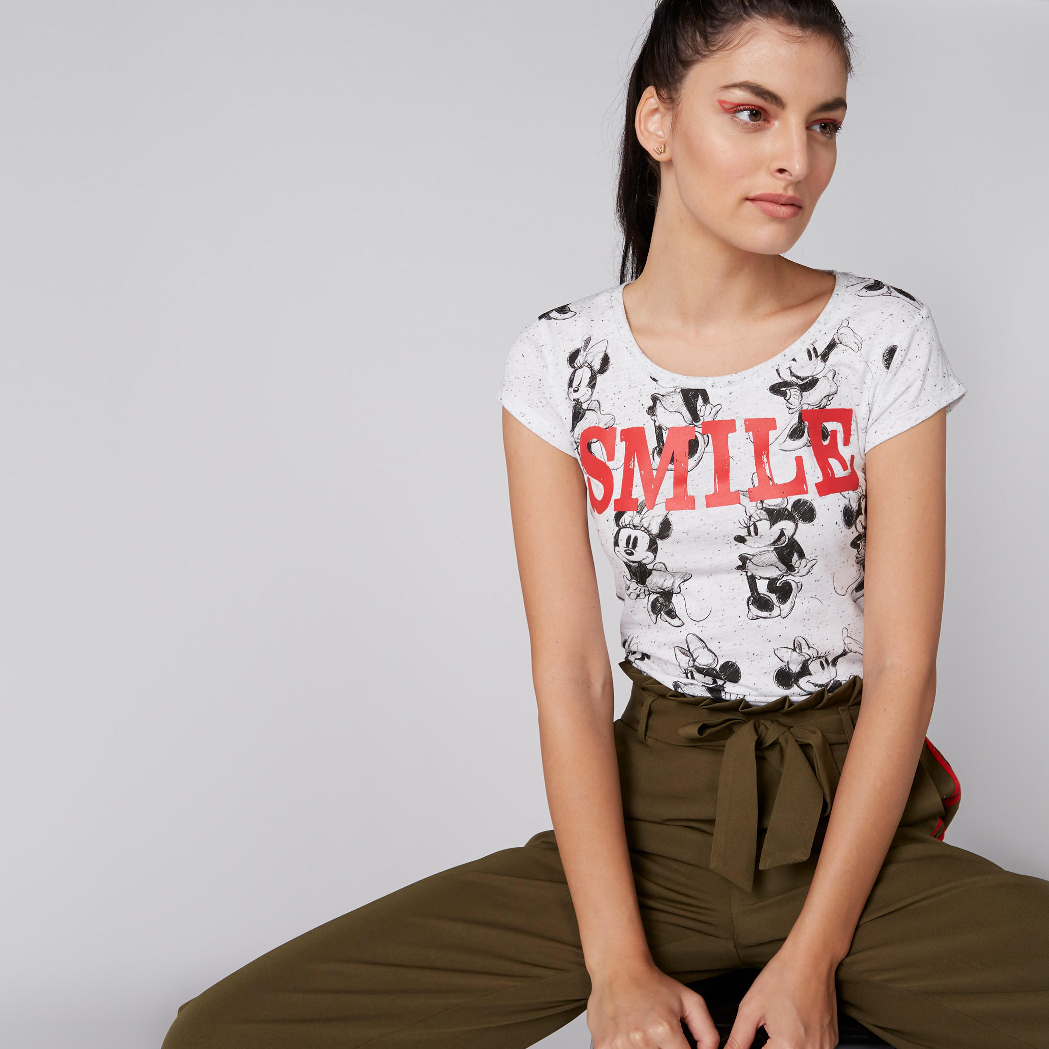 تيشيرت بياقة مستديرة وأكمام كاب وطبعات سمايلي وورلد-women-clothing-tshirts-image-3