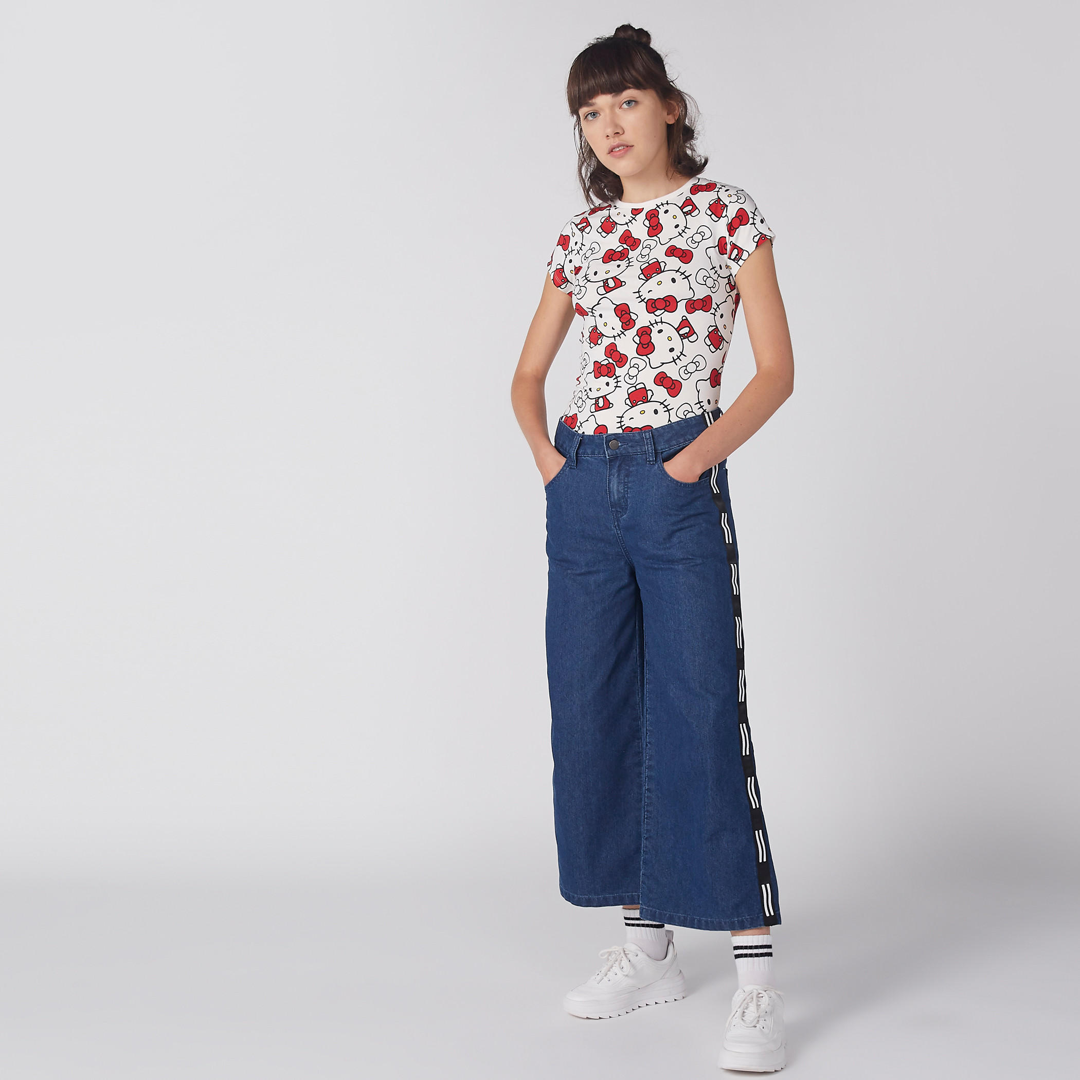 تيشيرت بياقة ضيقة وطبعات هاللو كيتي-women-clothing-tshirts-image-1