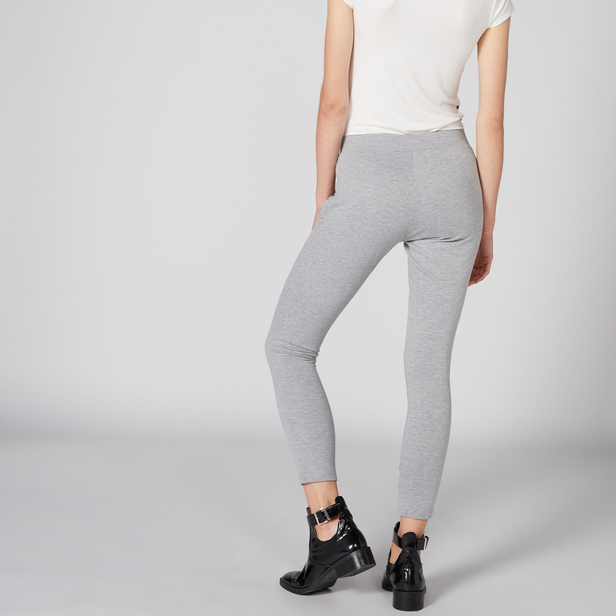 بنطال ليقنز بخصر مطّاطي وطبعات ميكي ماوس-women-clothing-bottoms-leggings-image-2