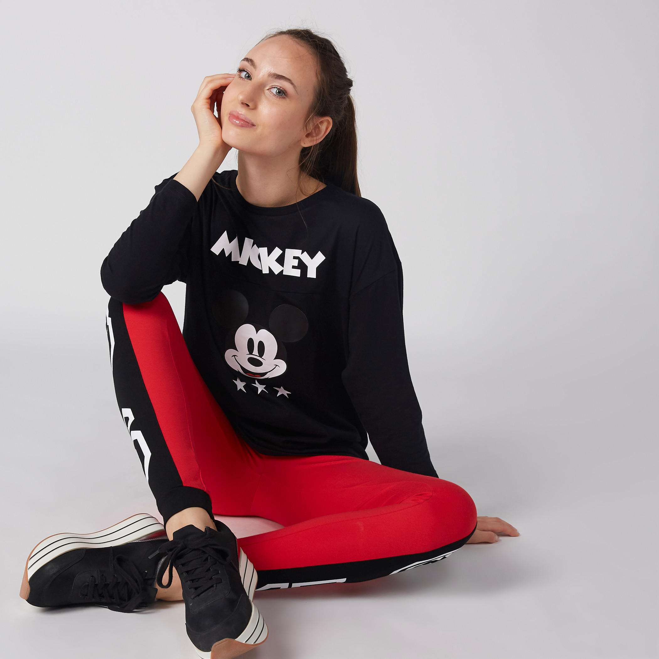 تيشيرت بياقة مستديرة وأكمام طويلة وطبعات ميكي ماوس-women-clothing-tshirts-image-3