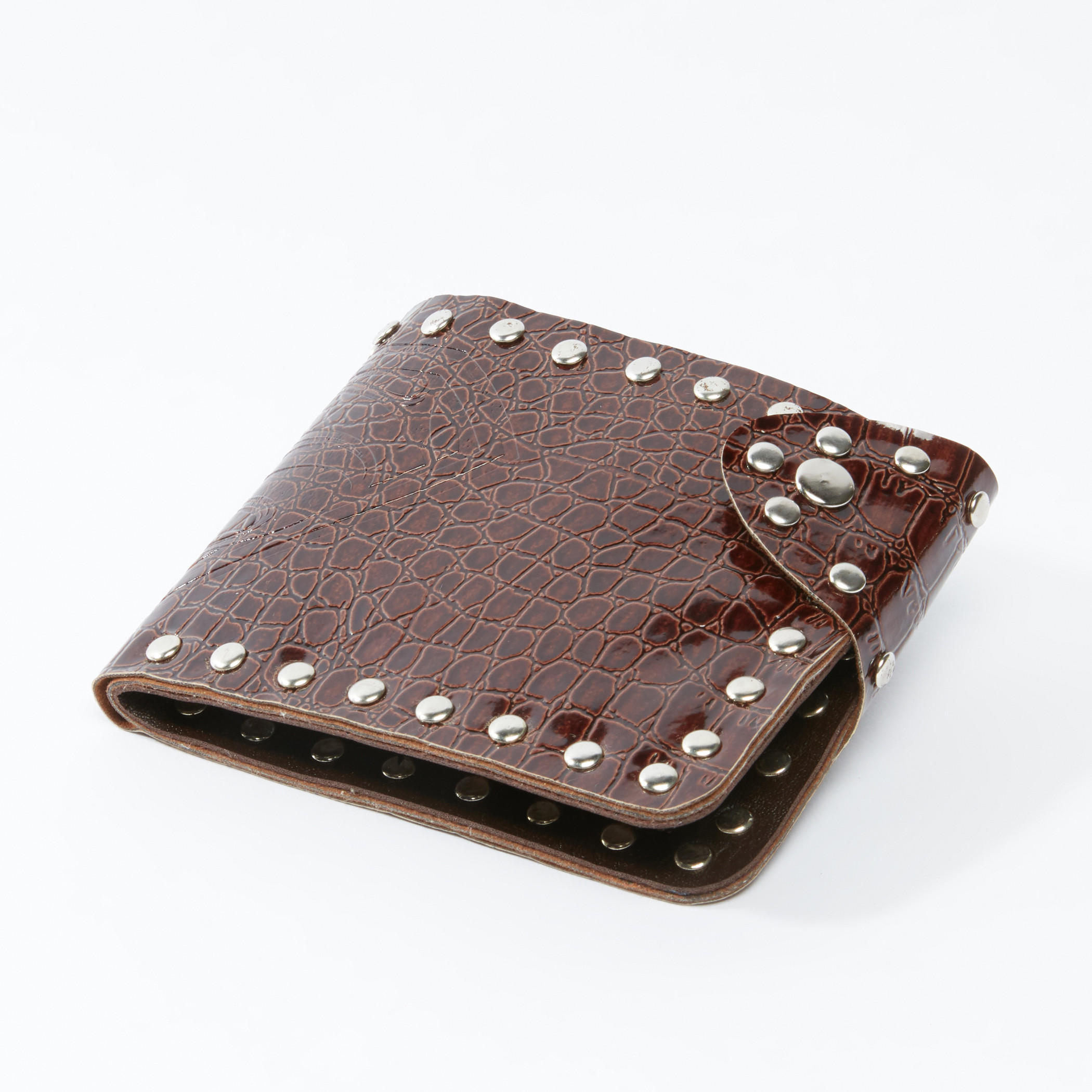 محفظة بارزة الملمس بطية مزدوجة ومكبس إغلاق وتفاصيل مرصّعة-men-beltsandwallets-wallets-image-1