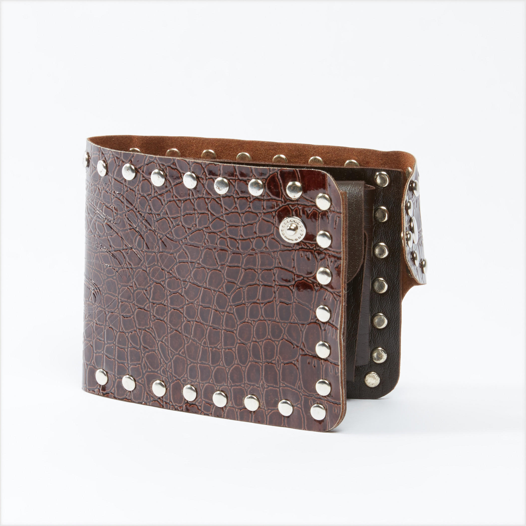 محفظة بارزة الملمس بطية مزدوجة ومكبس إغلاق وتفاصيل مرصّعة-men-beltsandwallets-wallets-image-3
