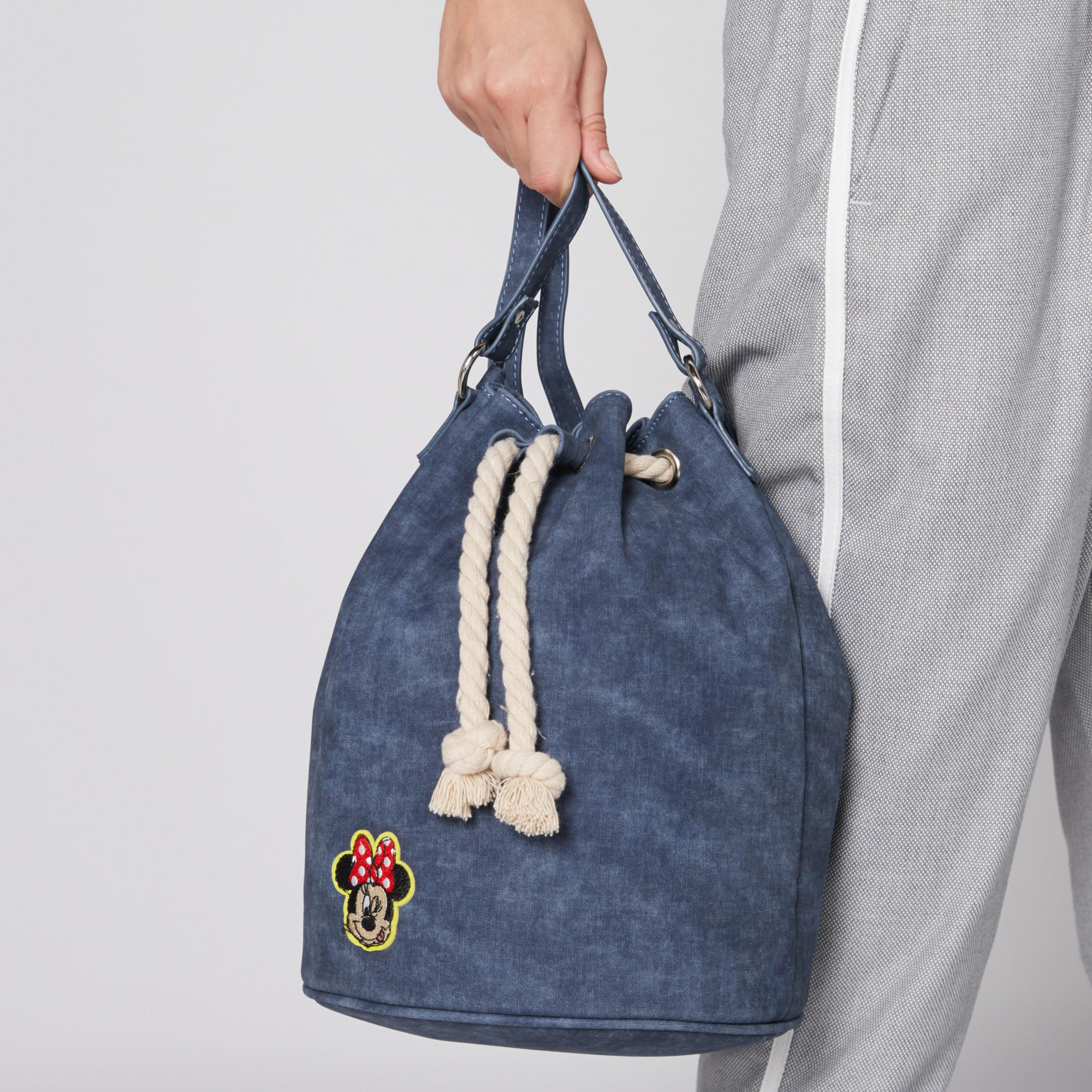 حقيبة دلو برباط إغلاق وتزيينات ميني ماوس-women-bagsandwallets-handbags-image-4