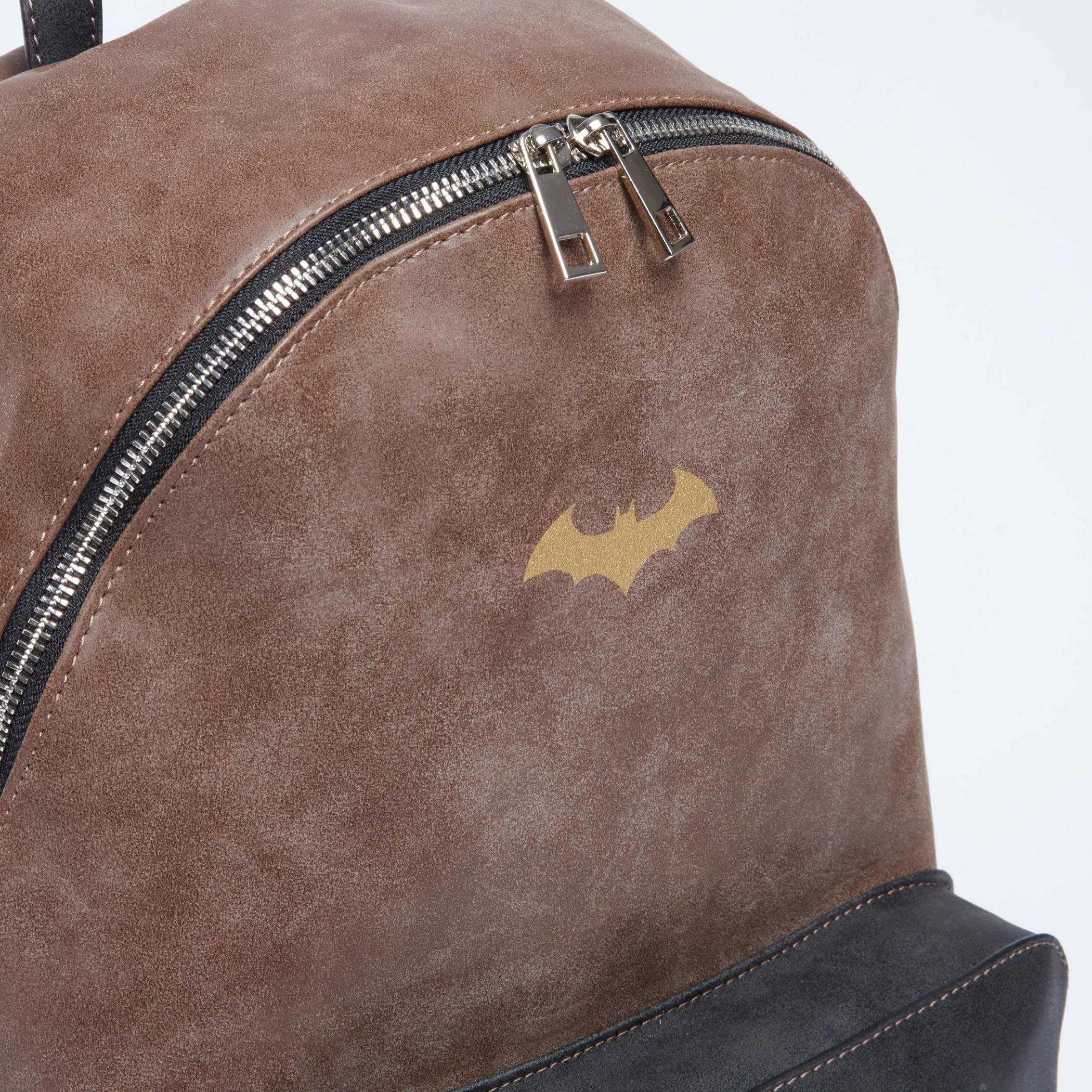 حقيبة ظهر بارزة الملمس بسحّاب إغلاق وحمّالات قابلة للتعديل باتمان-women-bagsandwallets-handbags-image-2