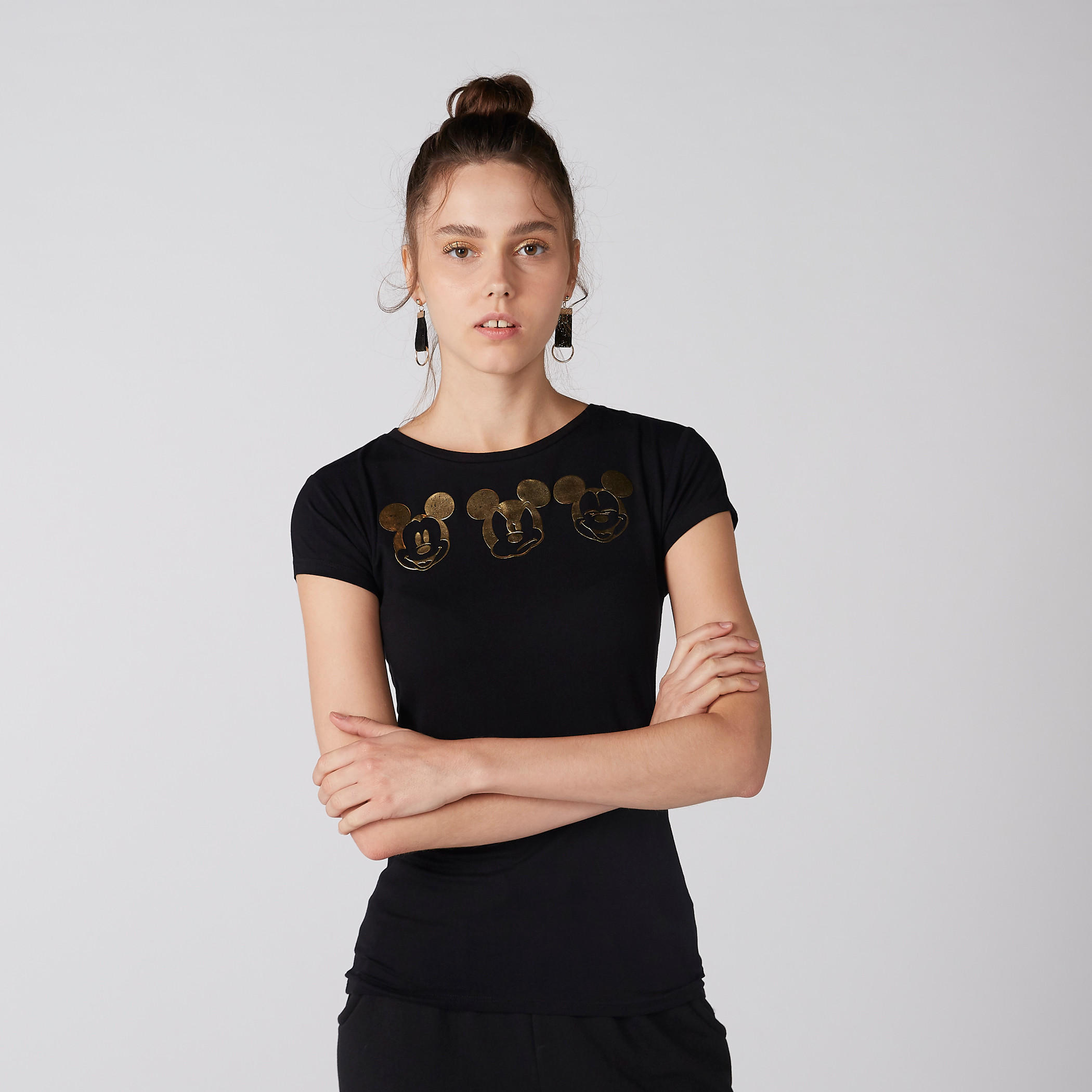 تيشيرت بأكمام كاب وياقة مستديرة بطبعات ميكي ماوس-women-clothing-tshirts-image-1