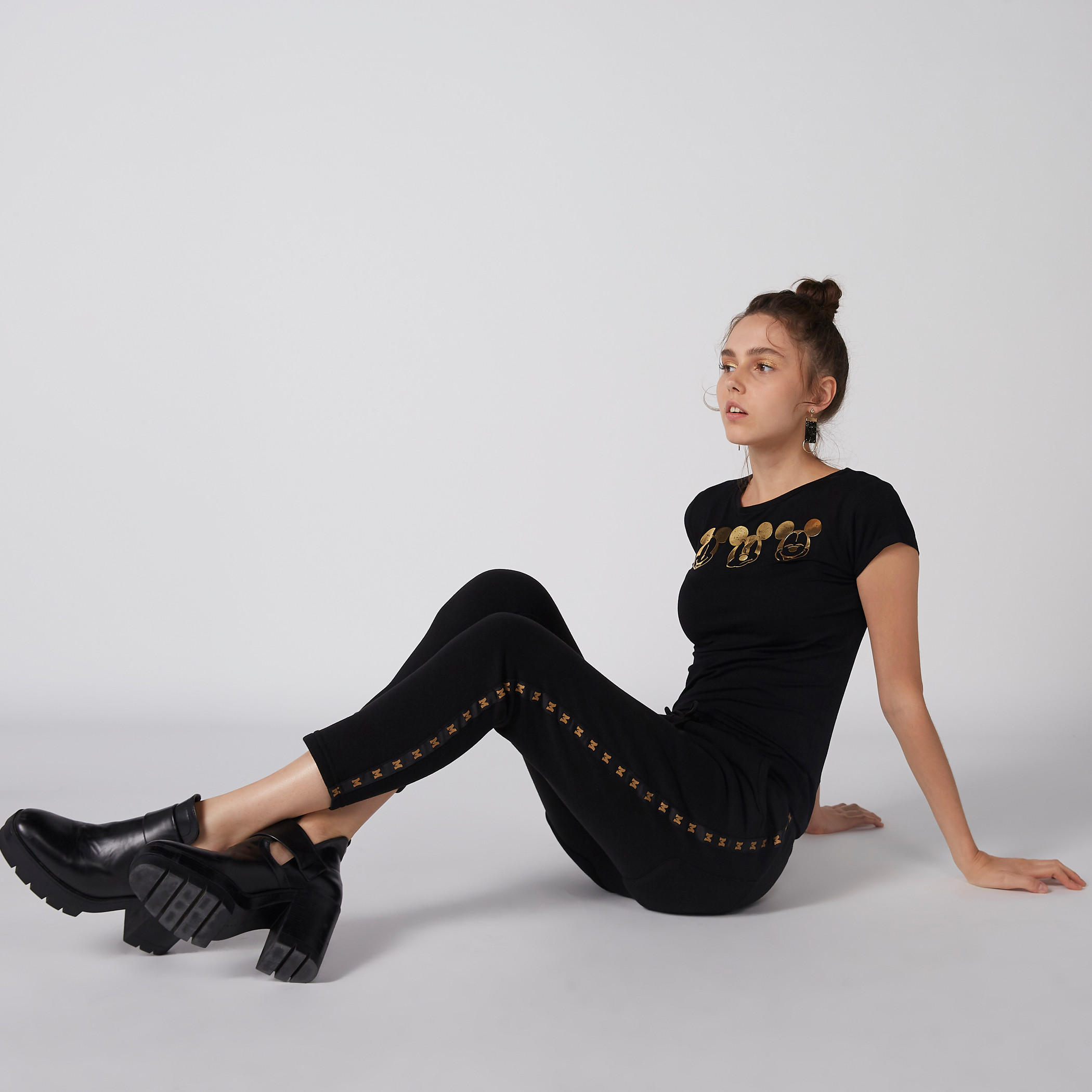 تيشيرت بأكمام كاب وياقة مستديرة بطبعات ميكي ماوس-women-clothing-tshirts-image-4