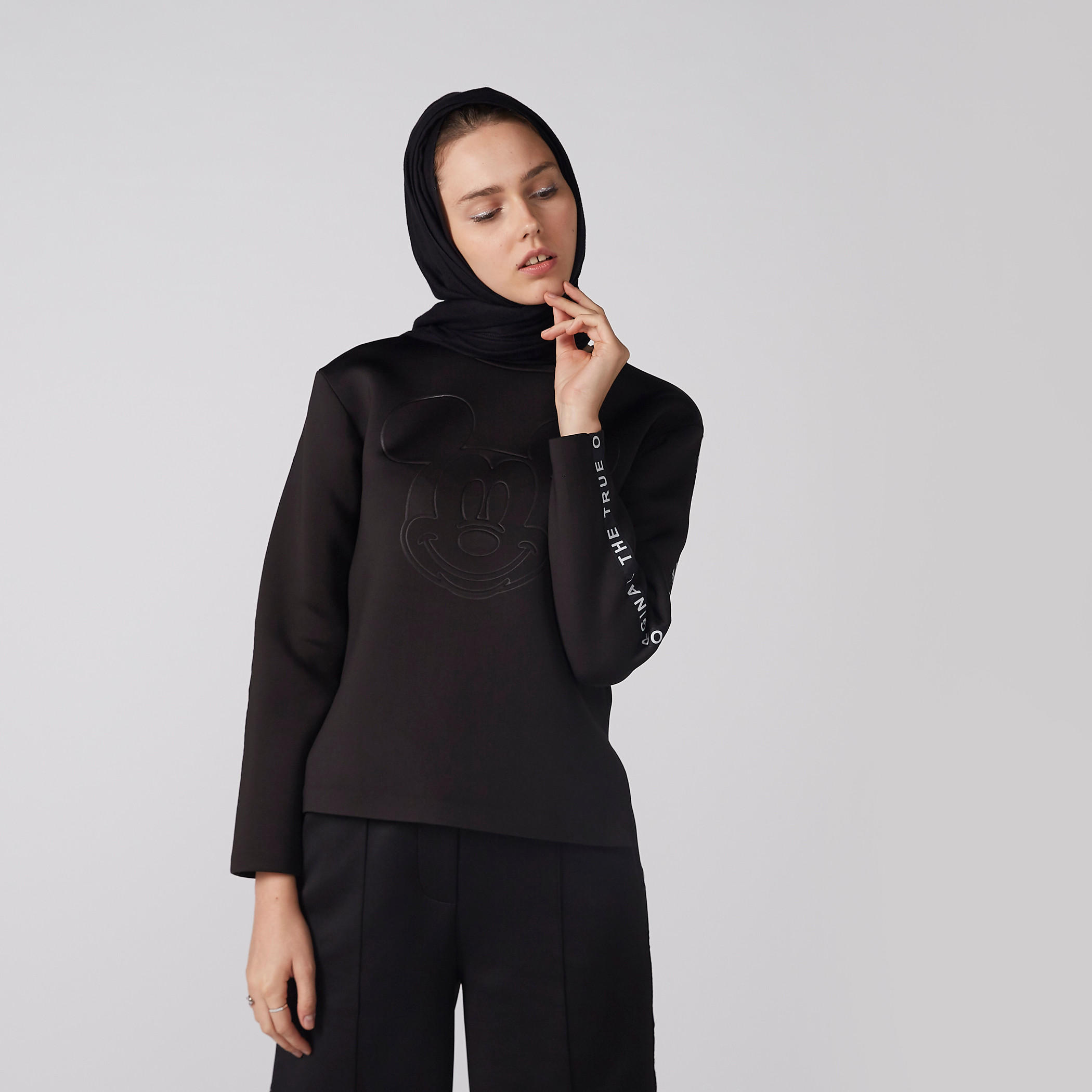 سويت شيرت بطبعات ميكي ماوس وأكمام طويلة-women-winterwear-hoodiesandsweatshirts-sweatshirts-image-5