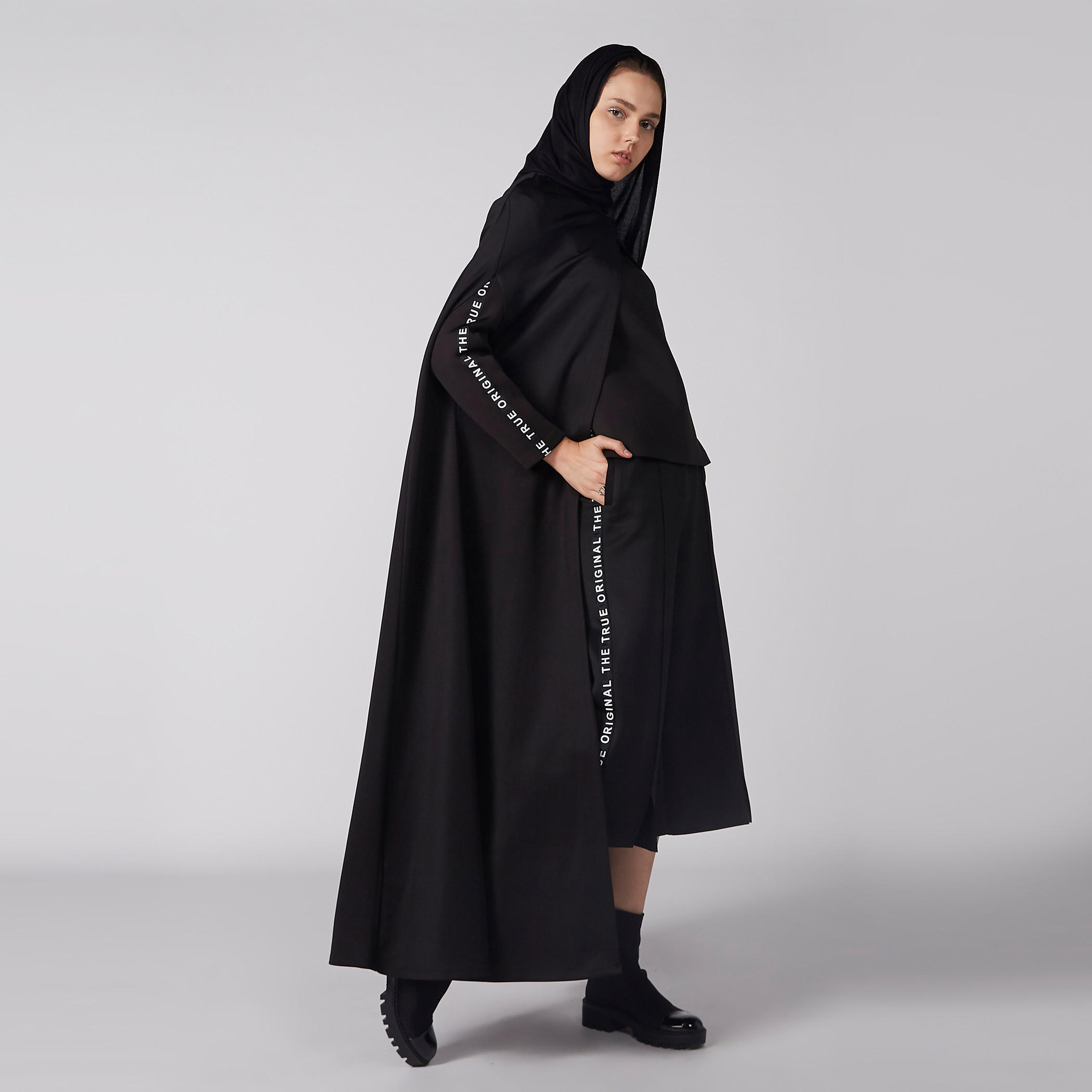 سويت شيرت بطبعات ميكي ماوس وأكمام طويلة-women-winterwear-hoodiesandsweatshirts-sweatshirts-image-2