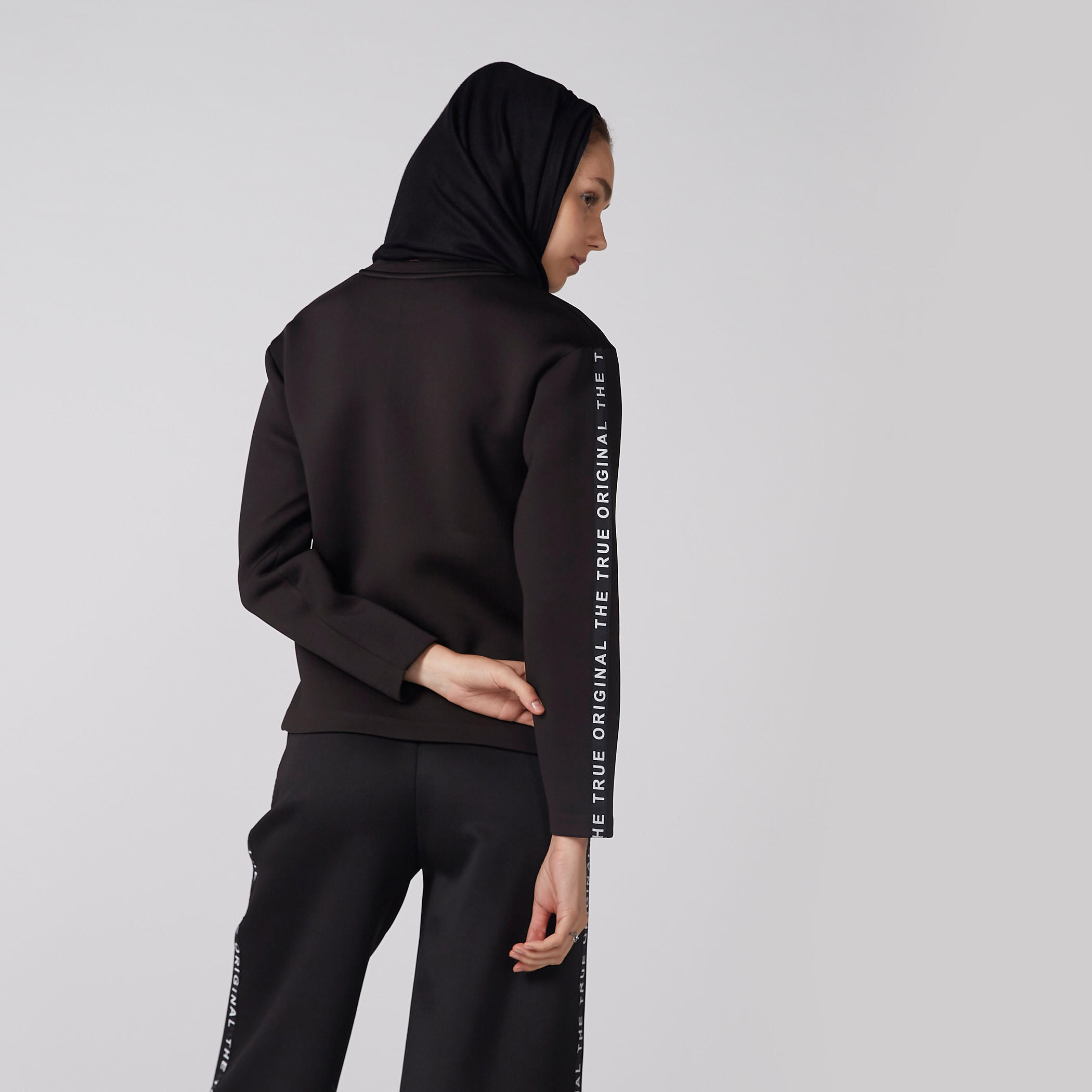 سويت شيرت بطبعات ميكي ماوس وأكمام طويلة-women-winterwear-hoodiesandsweatshirts-sweatshirts-image-1