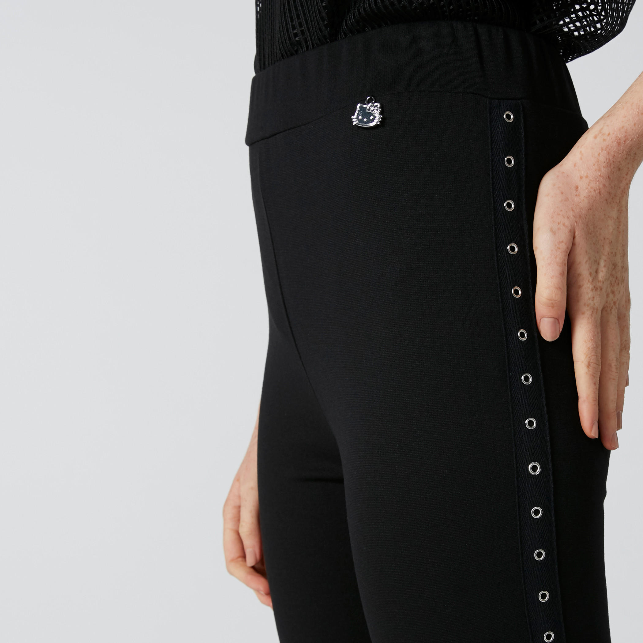 بنطال بتزيينات هاللو كيتي وقصّة سكيني وحلقات-women-clothing-bottoms-trousers-image-4