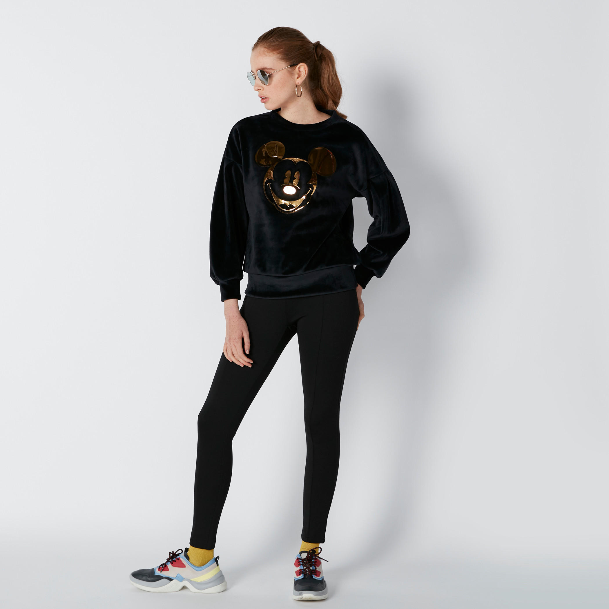 بنطال بتزيينات ميكي ماوس بقصّة سليم وسحّاب-women-clothing-bottoms-trousers-image-1