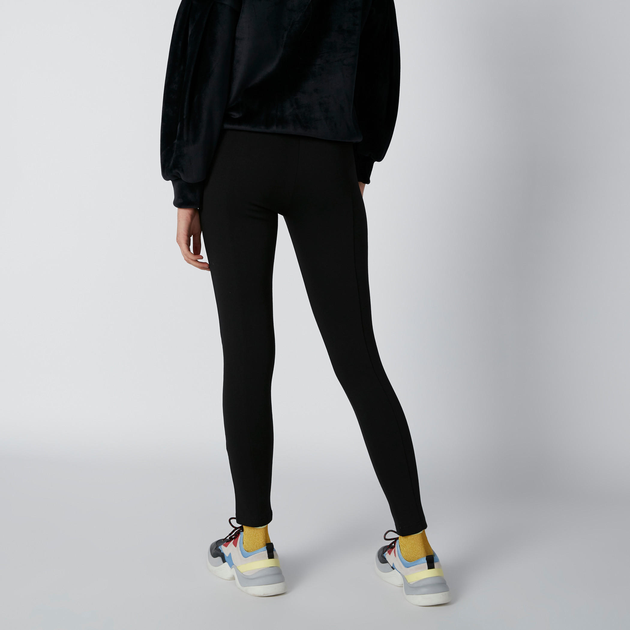 بنطال بتزيينات ميكي ماوس بقصّة سليم وسحّاب-women-clothing-bottoms-trousers-image-2