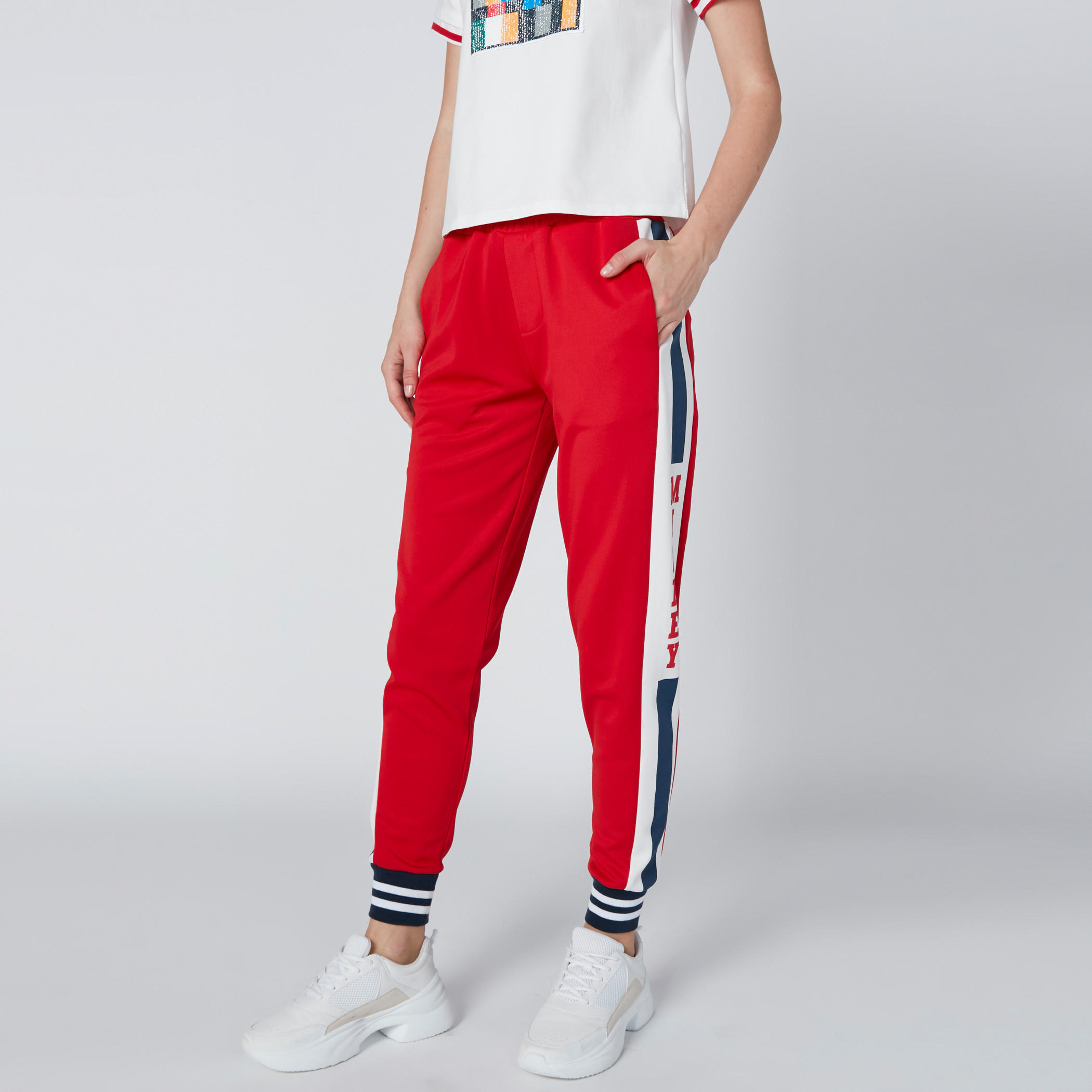بنطال رياضي بجيوب وطبعات من ميكي ماوس-women-clothing-bottoms-trousers-image-3