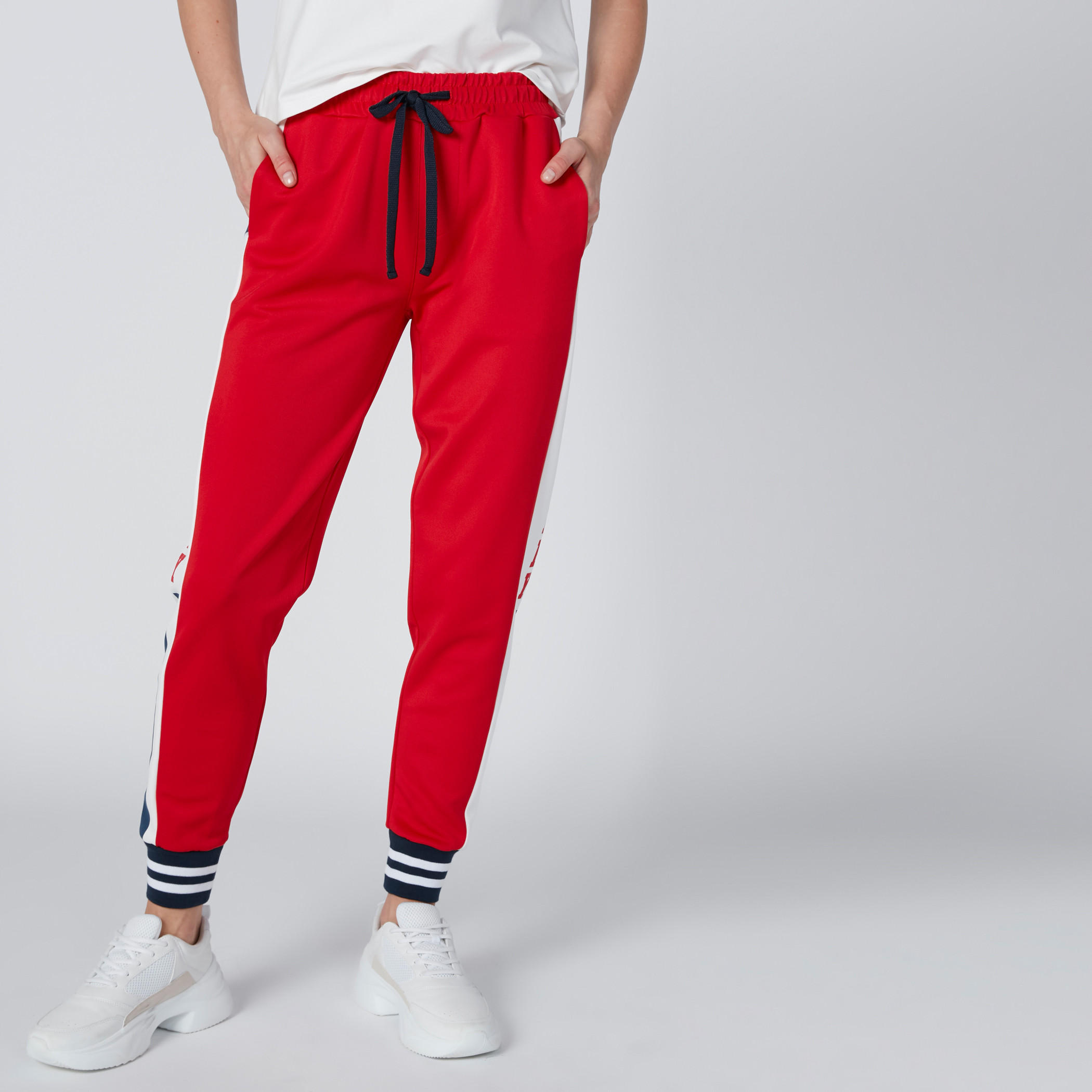 بنطال رياضي بجيوب وطبعات من ميكي ماوس-women-clothing-bottoms-trousers-image-1