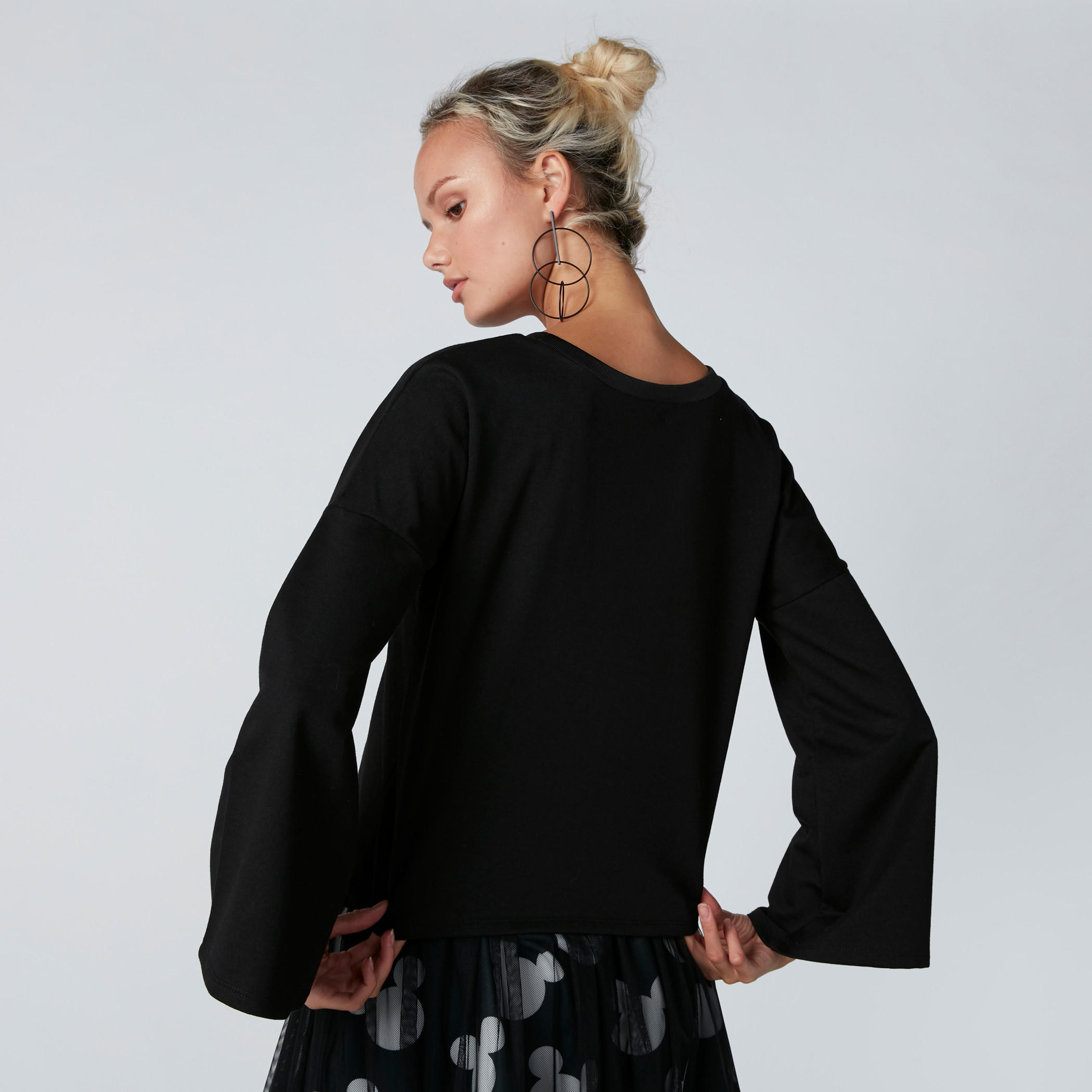 توب بطبعات ميكي ماوس وأكمام واسعة-women-clothing-tshirts-image-4