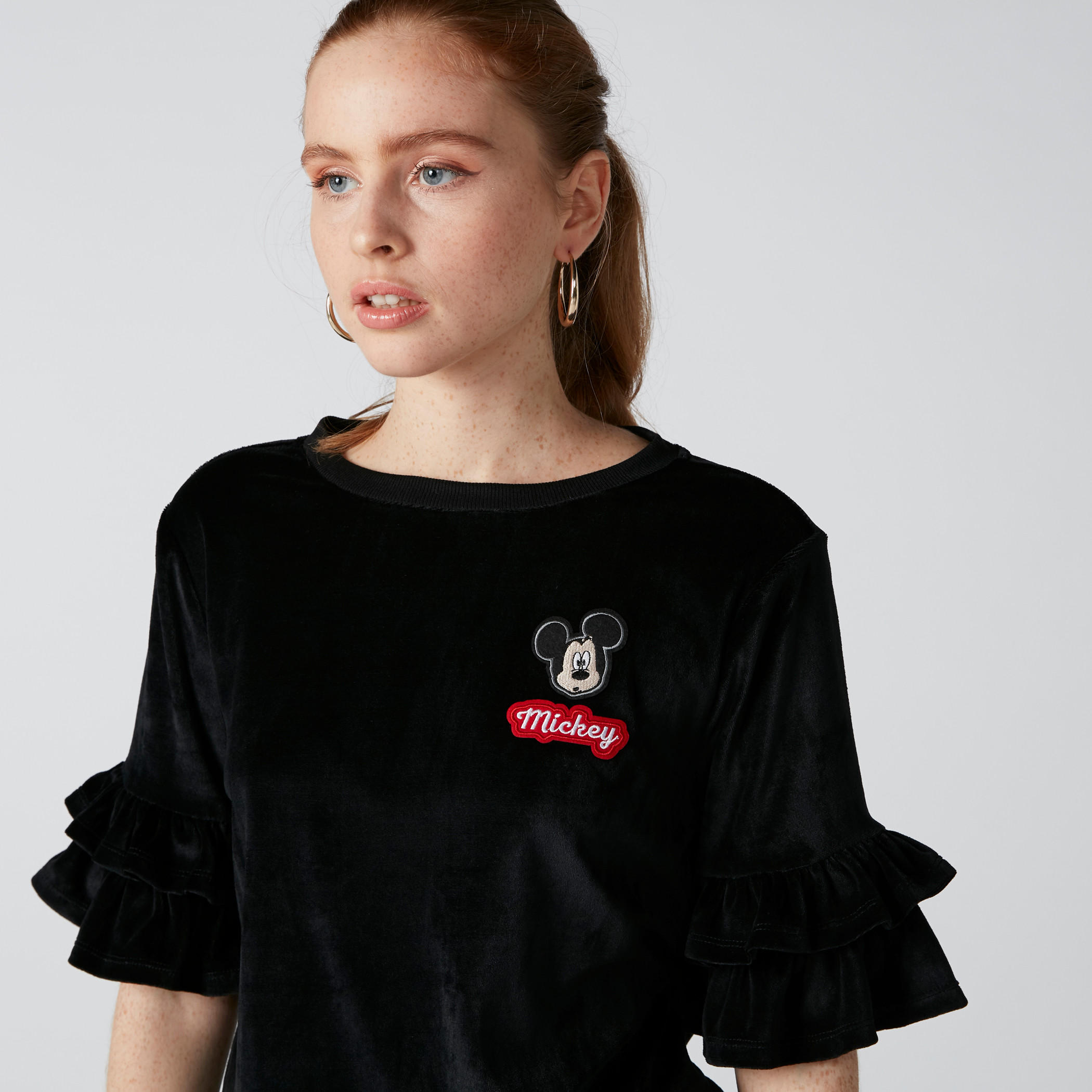 توب بتزيينات ميكي ماوس وياقة مستديرة-women-clothing-tshirts-image-4