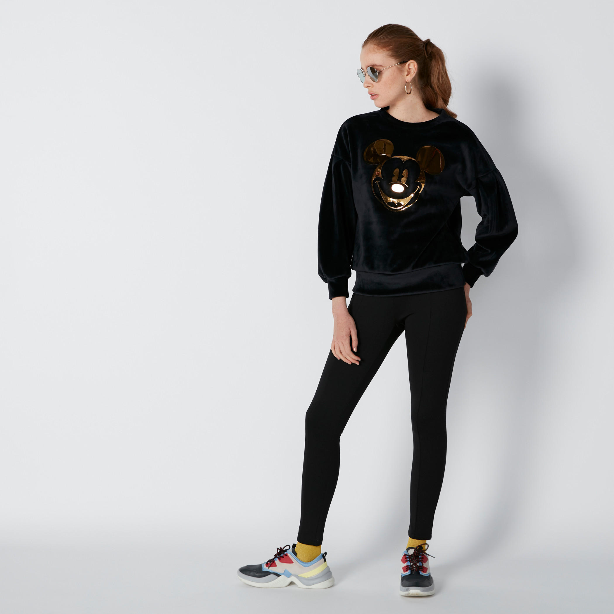 سويت شيرت بأكتاف منسدلة وطبعات ميكي ماوس-women-winterwear-hoodiesandsweatshirts-sweatshirts-image-1
