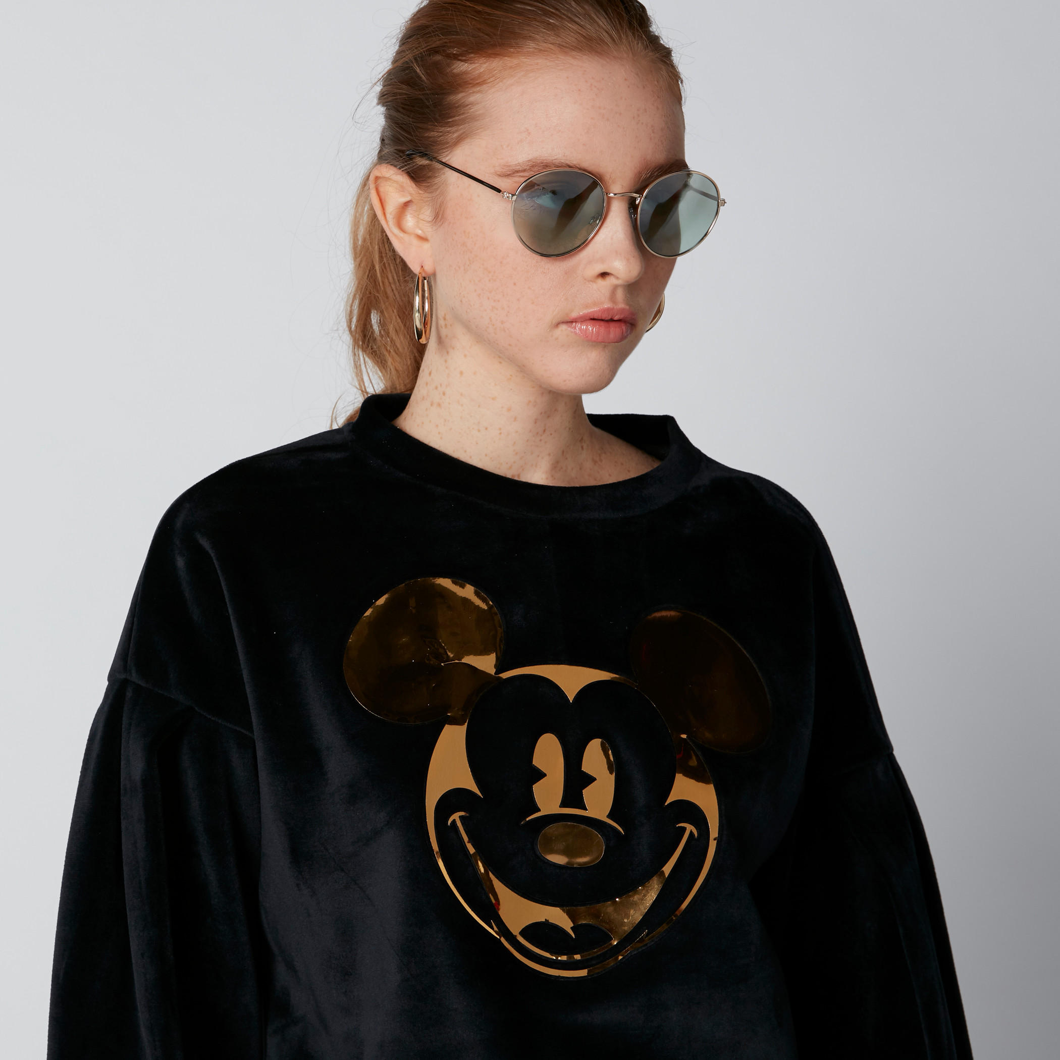 سويت شيرت بأكتاف منسدلة وطبعات ميكي ماوس-women-winterwear-hoodiesandsweatshirts-sweatshirts-image-4