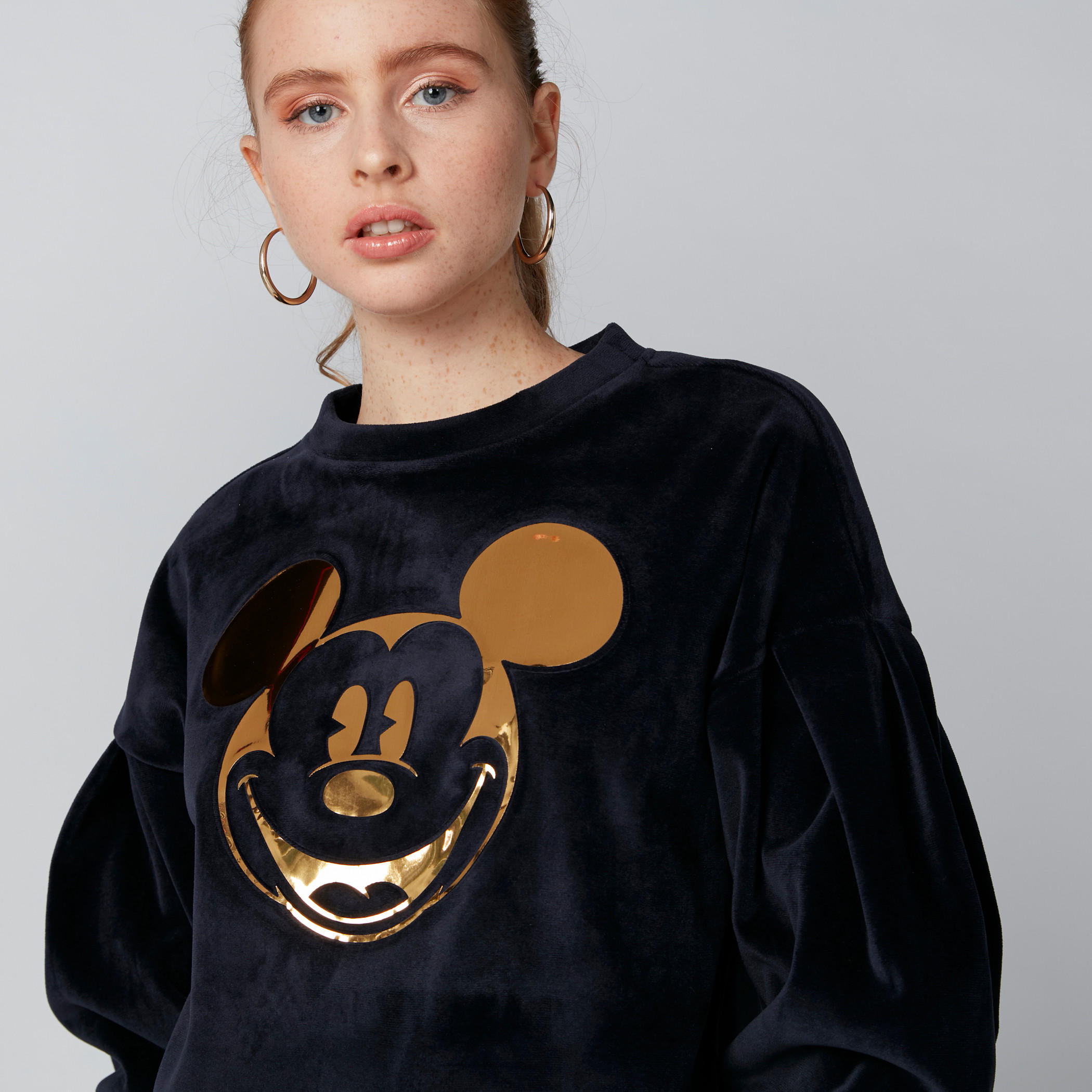 سويت شيرت بياقة مستديرة وأكمام طويلة وطبعات ميكي ماوس-women-winterwear-hoodiesandsweatshirts-sweatshirts-image-1