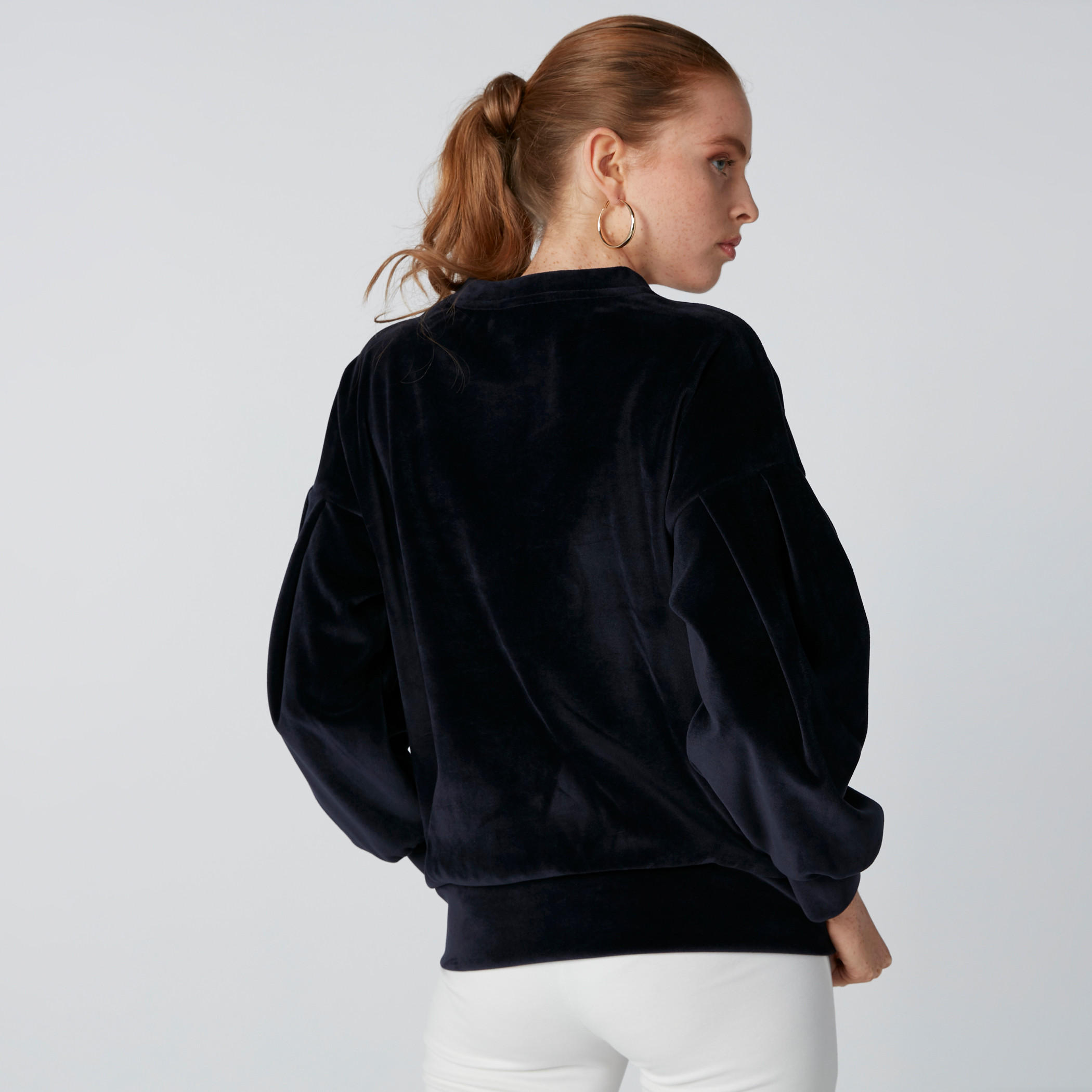 سويت شيرت بياقة مستديرة وأكمام طويلة وطبعات ميكي ماوس-women-winterwear-hoodiesandsweatshirts-sweatshirts-image-2