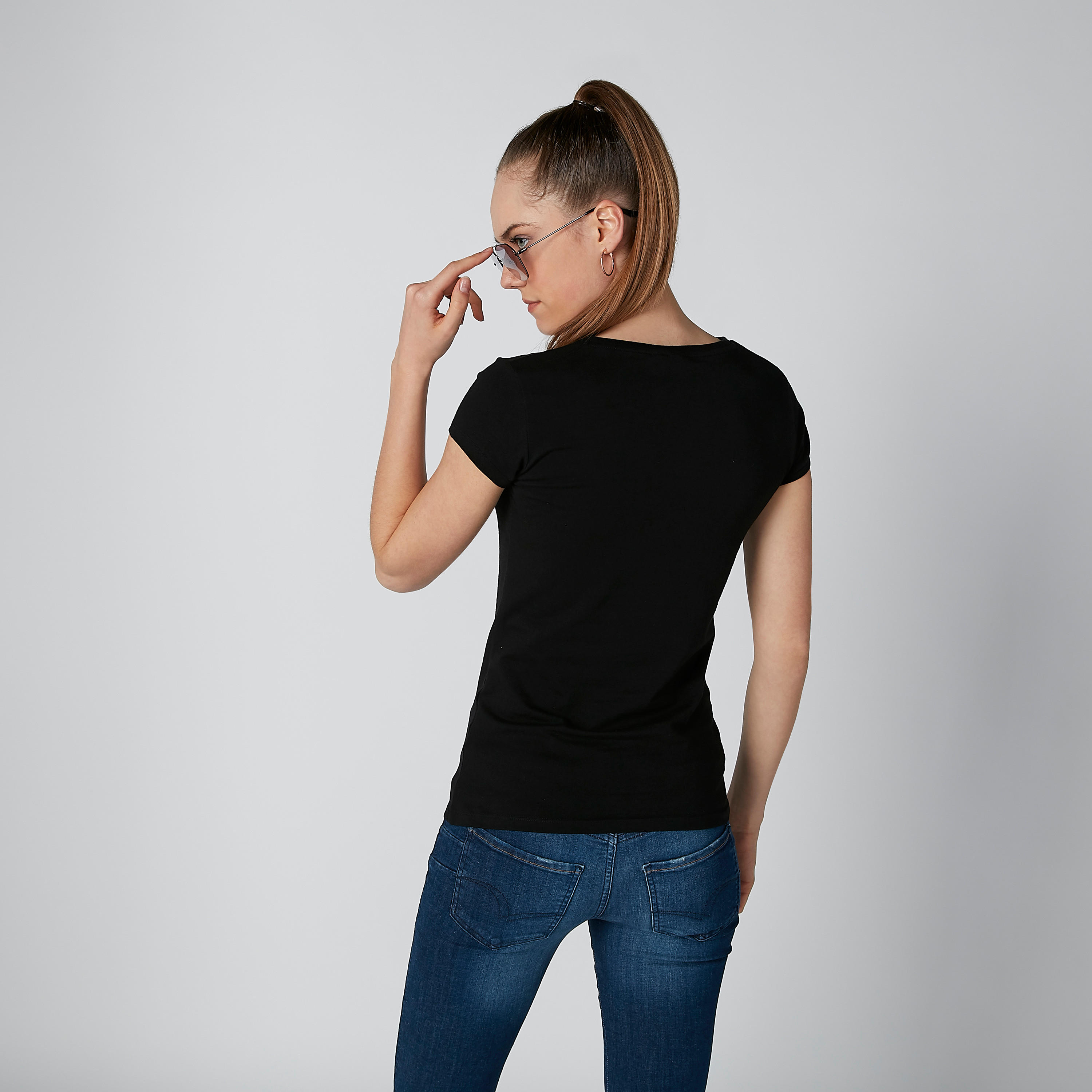 تيشيرت بقصّة سكيني وأكمام كاب وطبعات ميكي ماوس-women-clothing-tshirts-image-3