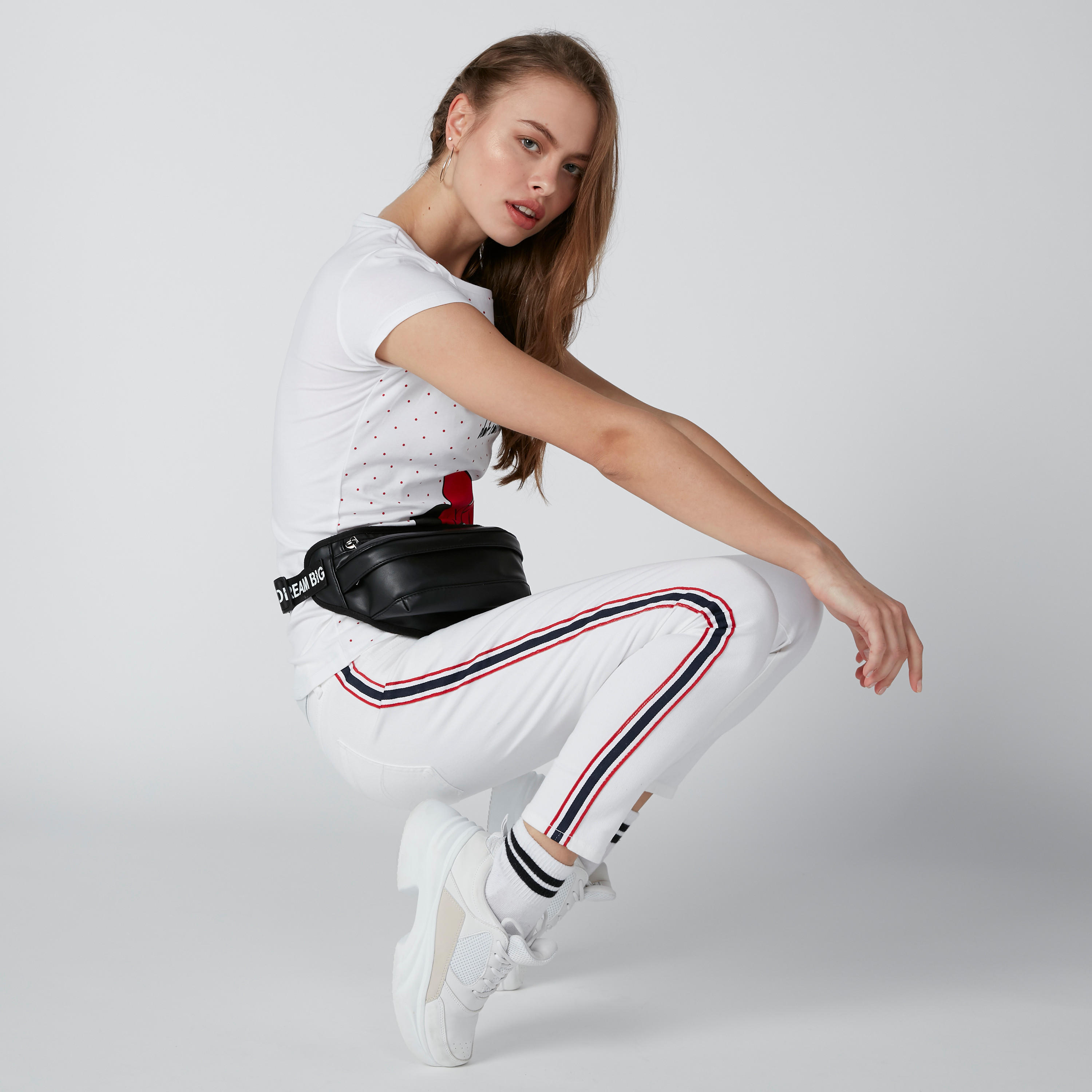 تيشيرت سكيني بياقة مستديرة وأكمام كاب وطبعات ميني ماوس-women-clothing-tshirts-image-2