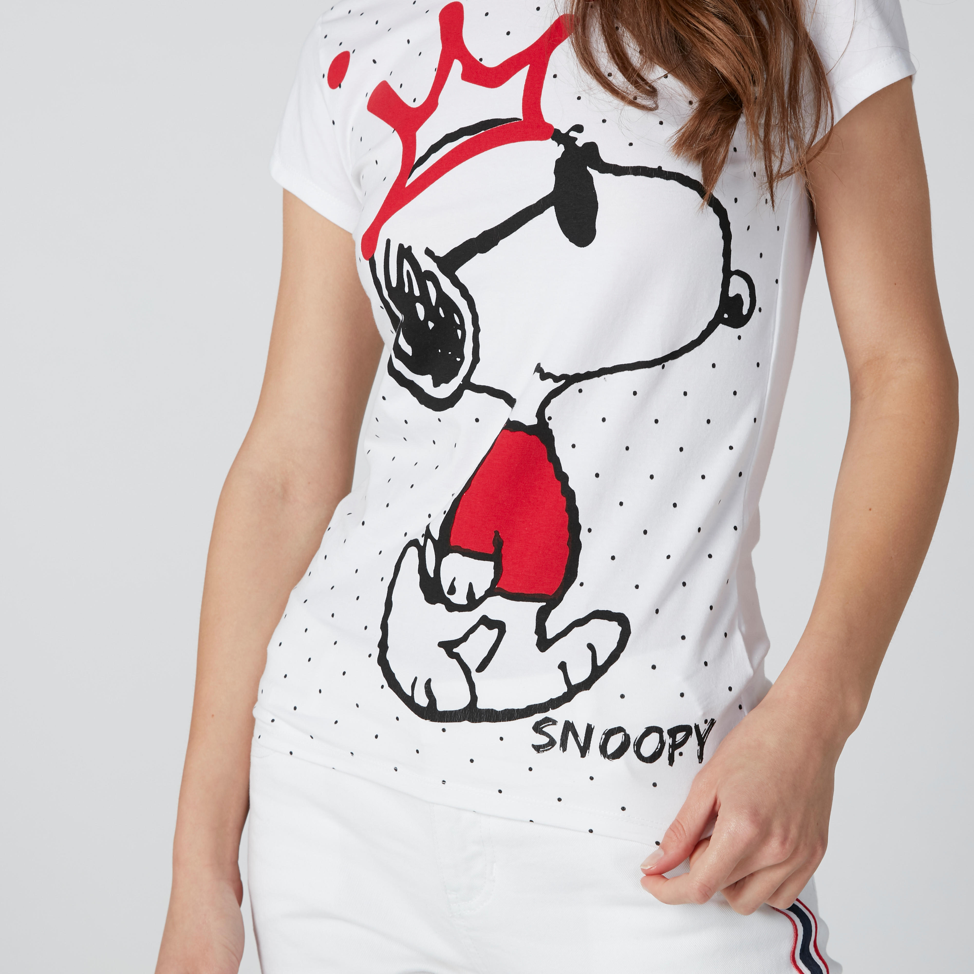 تيشيرت سكيني بياقة مستديرة وأكمام كاب وطبعات سنوبي-women-clothing-tshirts-image-4