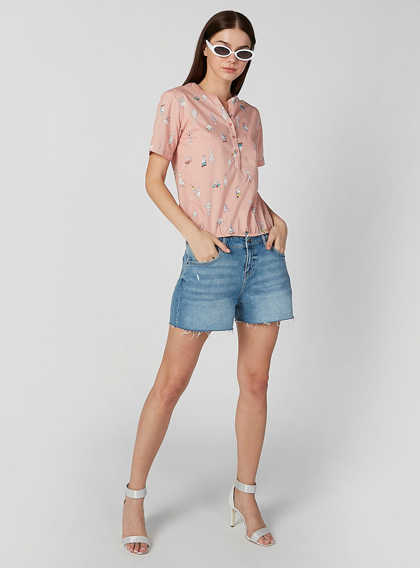 بلوزة منسوجة بقصّة سكيني وياقة V وأكمام قصيرة وطبعات-women-clothing-shirtsandblouses-blouses-image-2