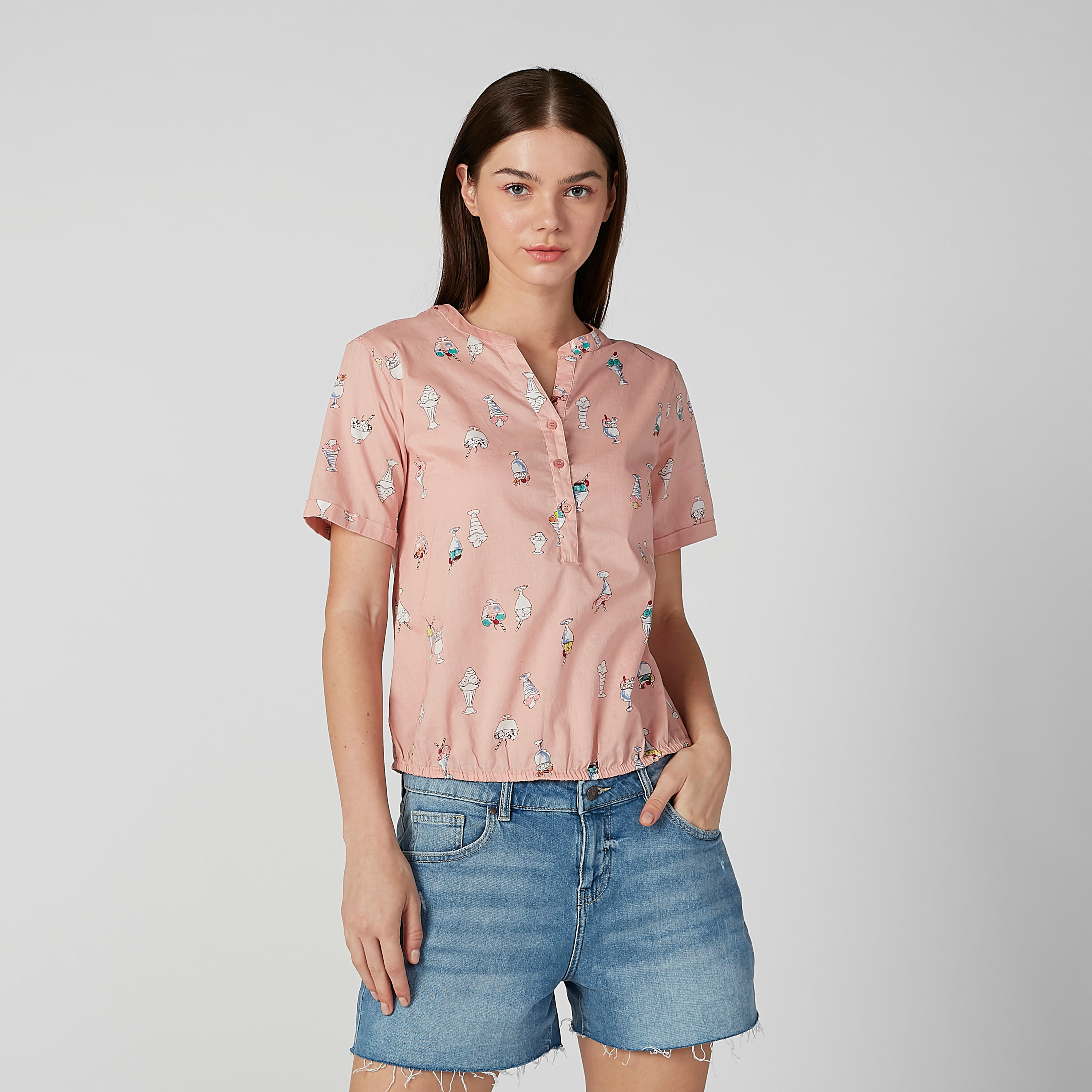 بلوزة منسوجة بقصّة سكيني وياقة V وأكمام قصيرة وطبعات-women-clothing-shirtsandblouses-blouses-image-4
