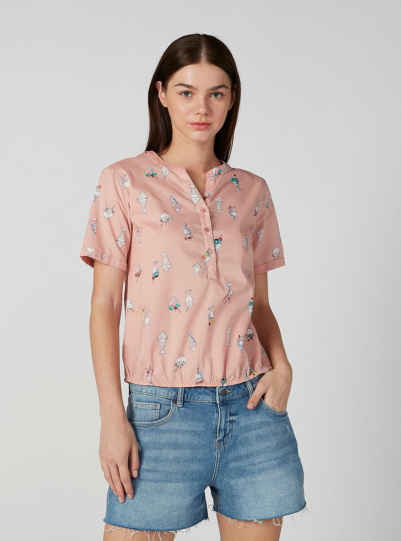 بلوزة منسوجة بقصّة سكيني وياقة V وأكمام قصيرة وطبعات-women-clothing-shirtsandblouses-blouses-image-4