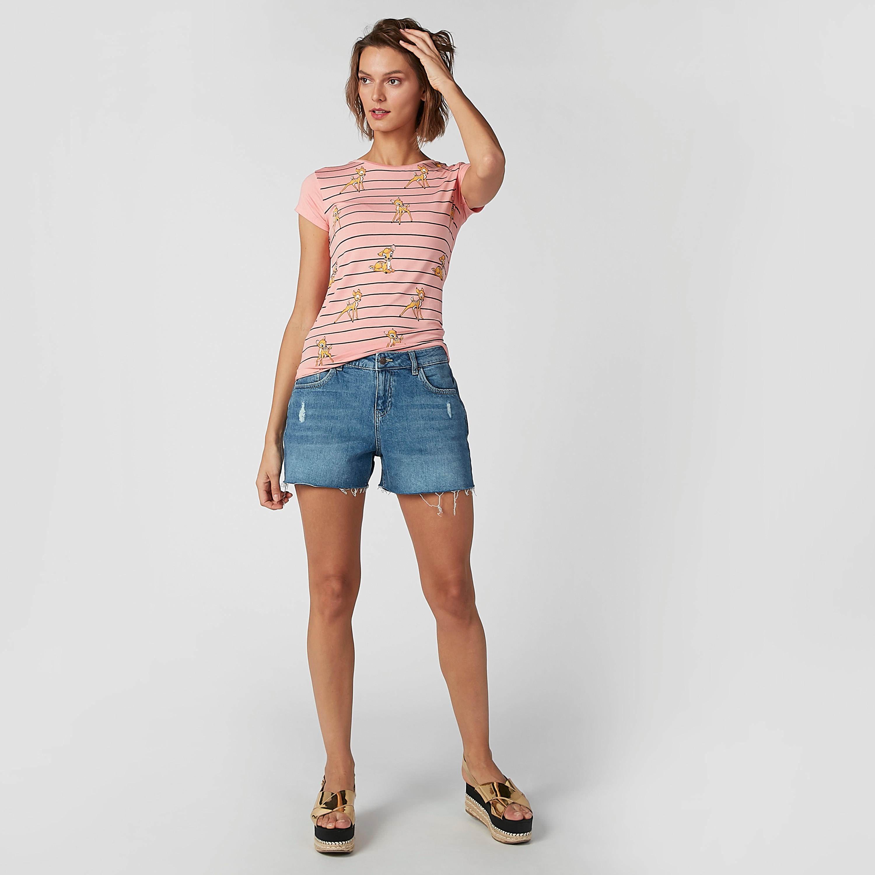تيشيرت مقلّم بقصّة سكيني وأكمام كاب وطبعات بامبي-women-clothing-tshirts-image-1