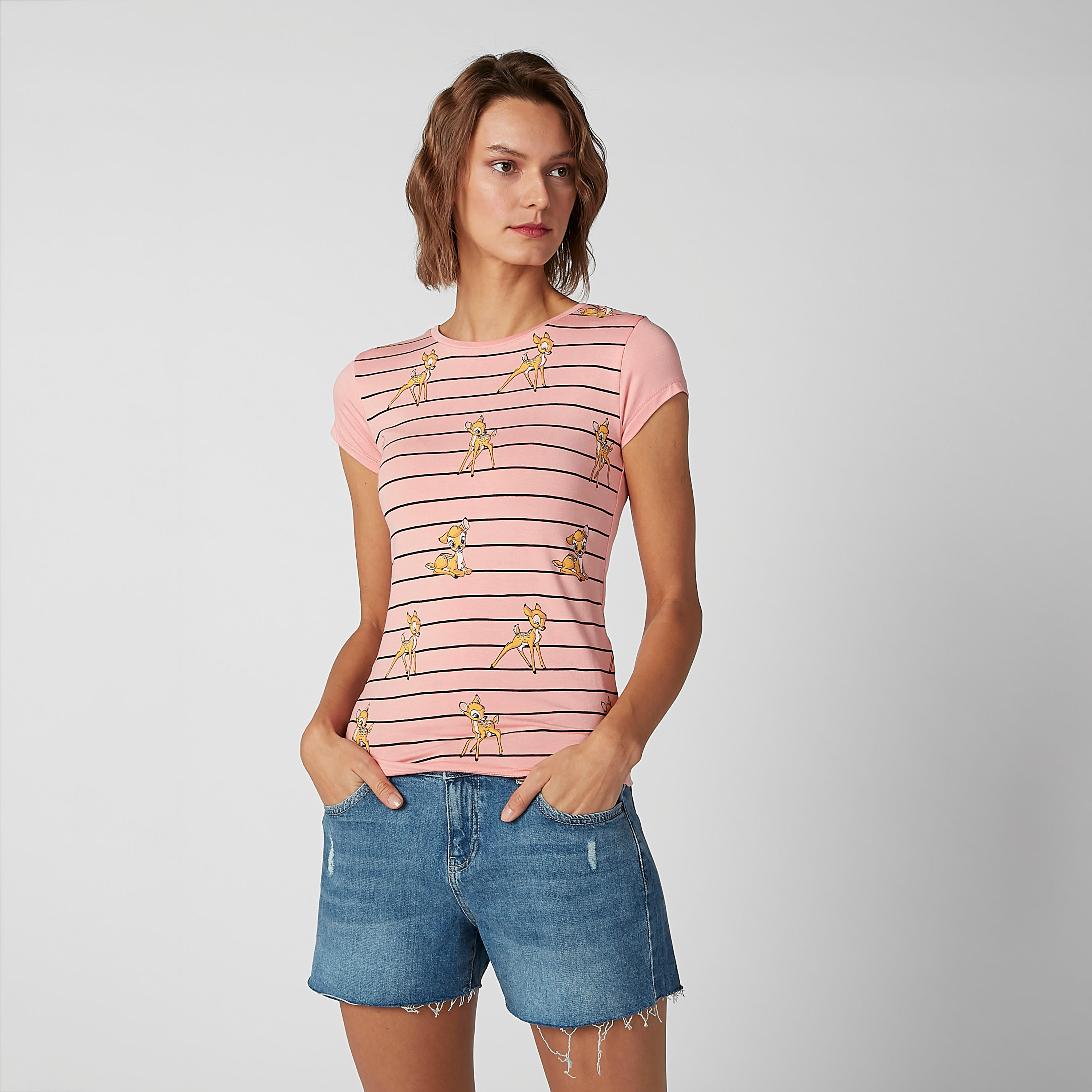 تيشيرت مقلّم بقصّة سكيني وأكمام كاب وطبعات بامبي-women-clothing-tshirts-image-3